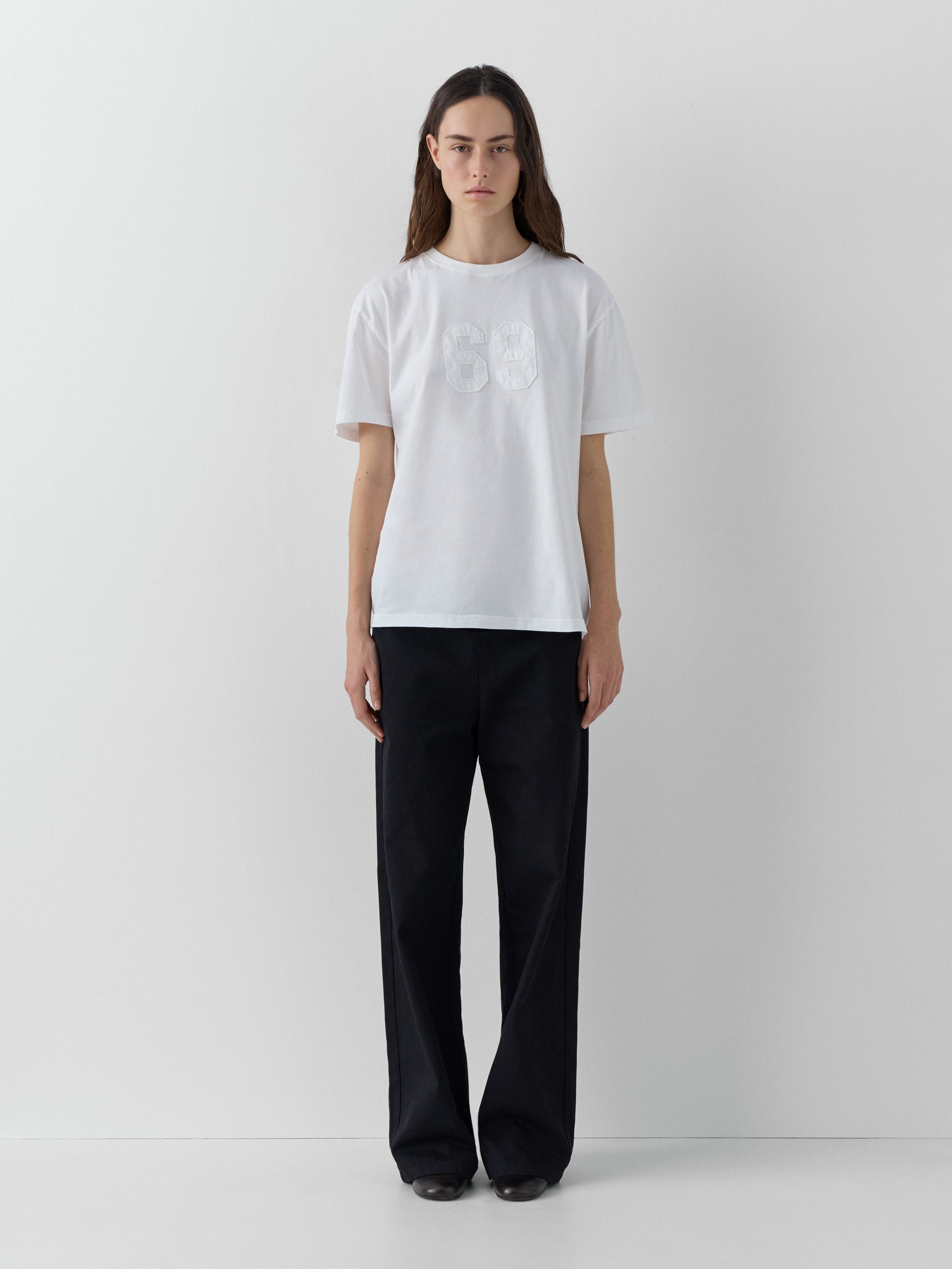 Unisex white short-sleeve t-shirt with “69” print – Gimaguas