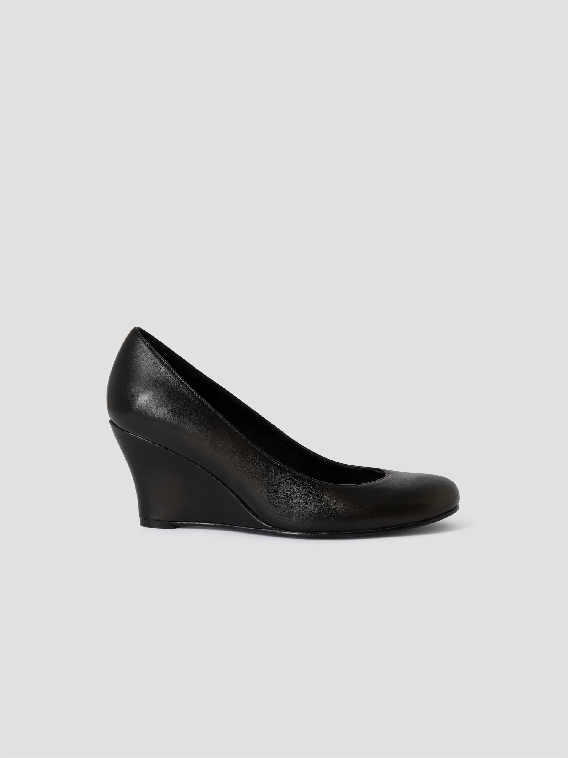Faded black leather ballerinas for women with wedge heel