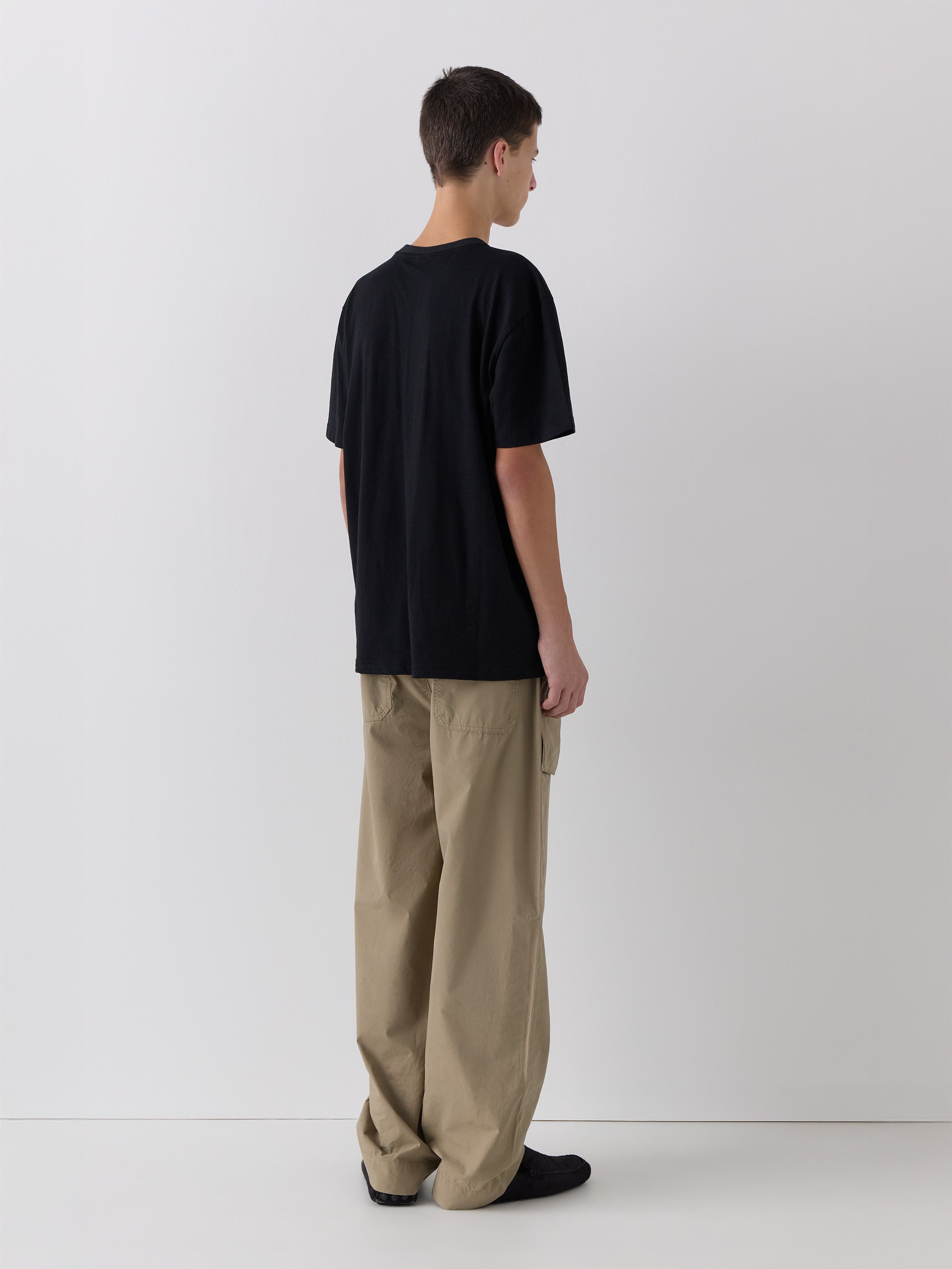 Unisex black short-sleeve t-shirt with “69” print – Gimaguas