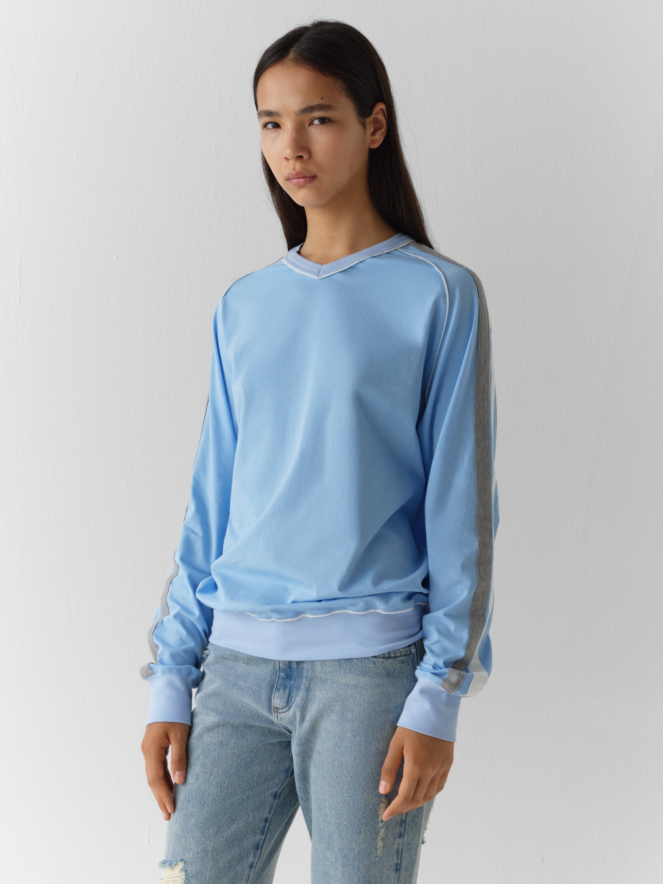 Light blue long-sleeve t-shirt with grey and white strap – Gimaguas