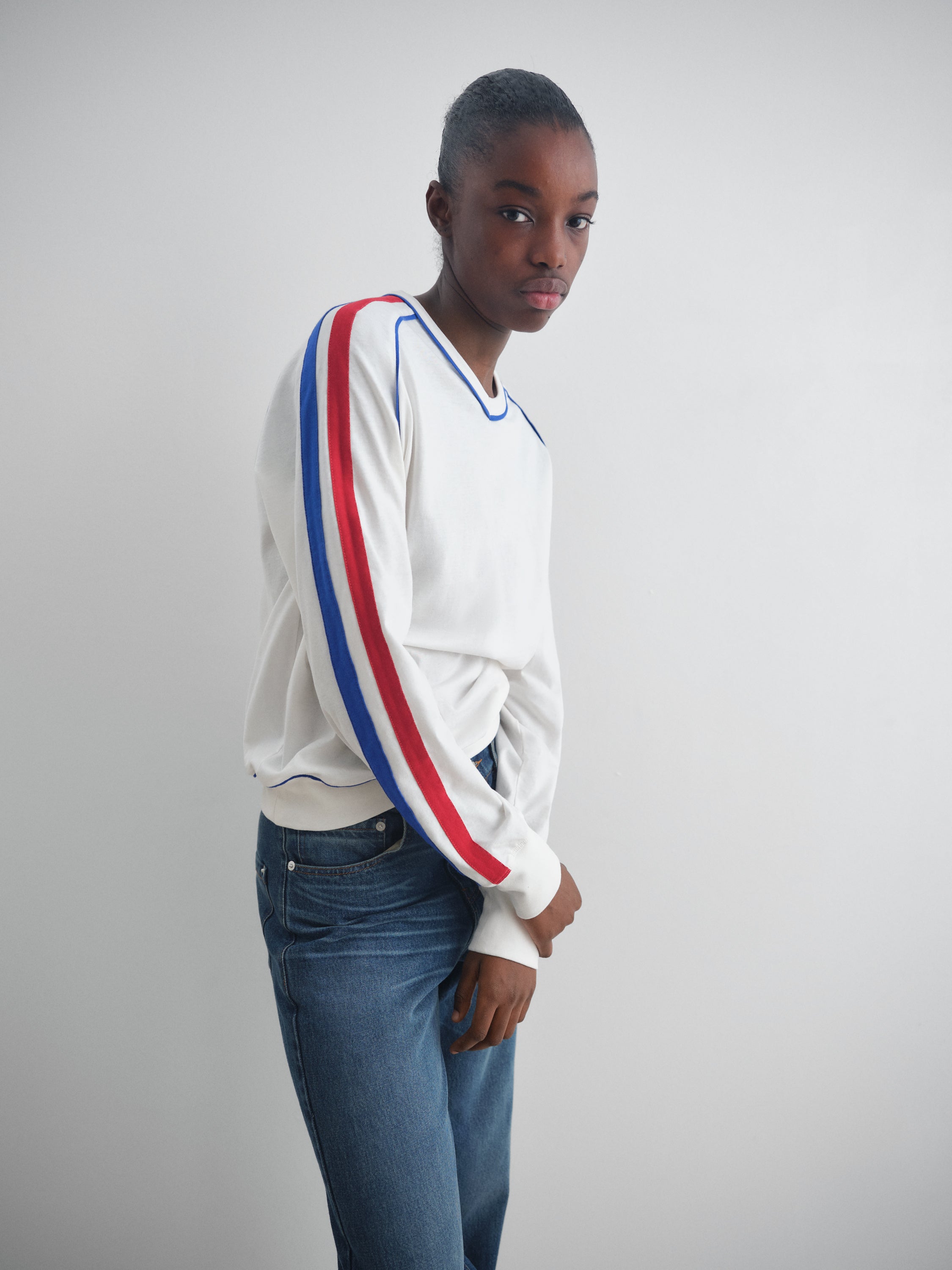 White long-sleeve t-shirt with red and blue strap – Gimaguas