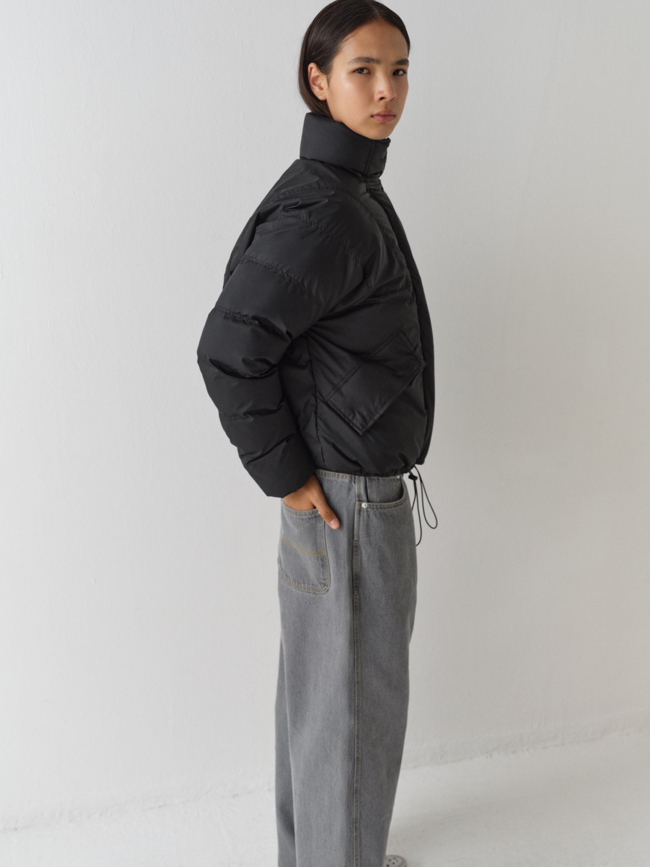 Unisex black puffer jacket with asymmetric flap – Gimaguas