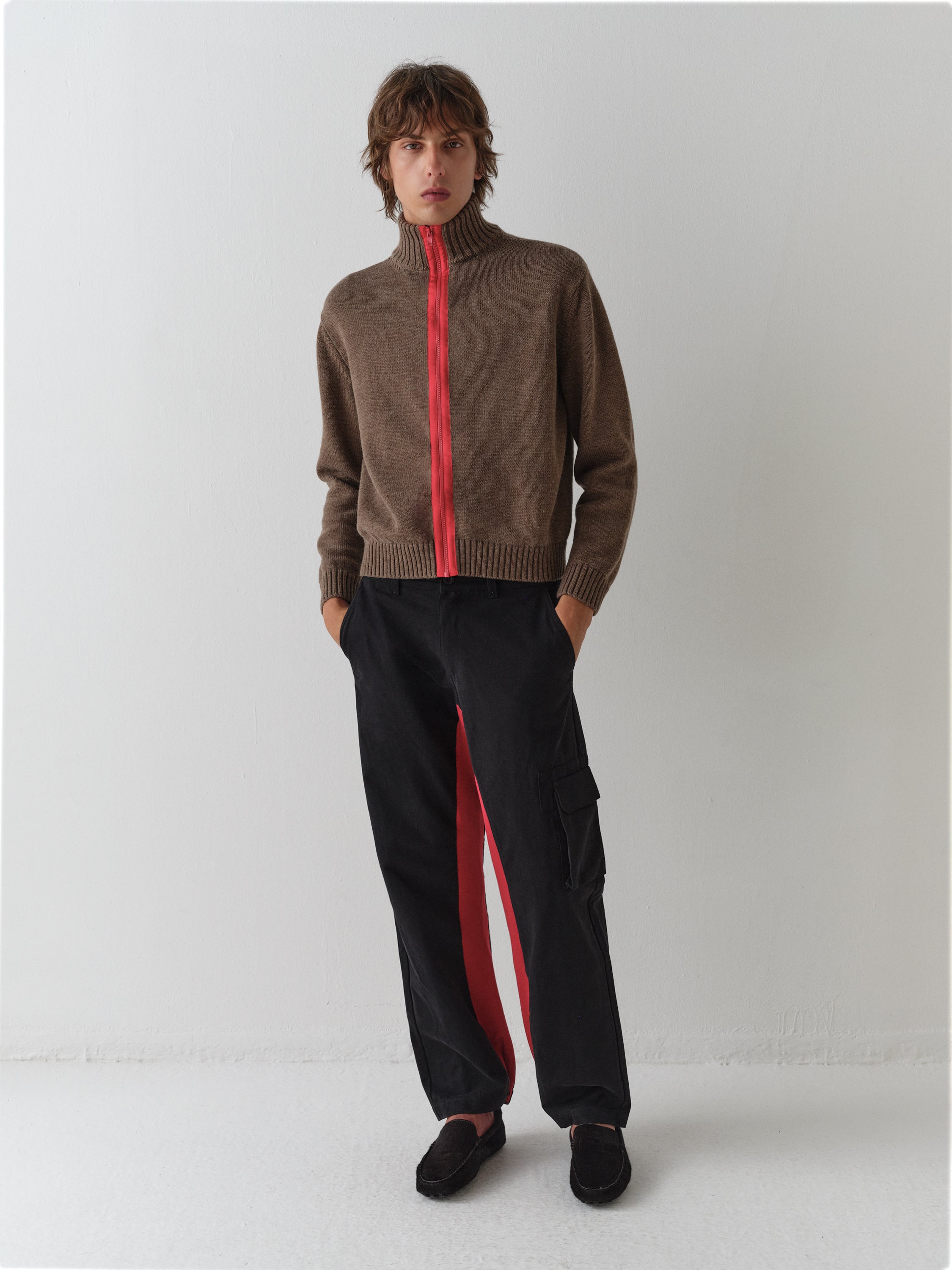 Unisex navy straight-leg trousers with red front stripe – Gimaguas