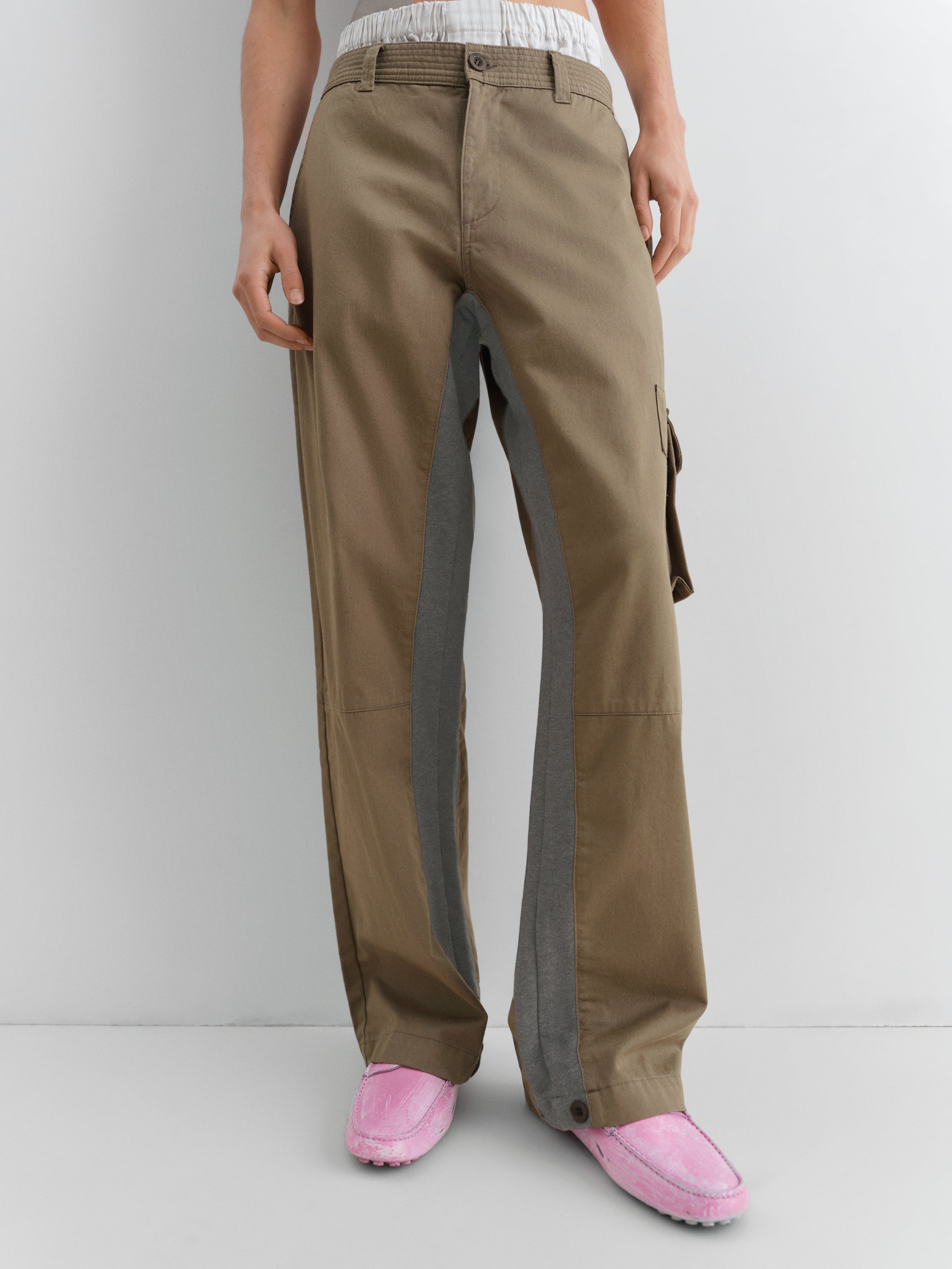 Unisex beige straight-leg trousers with grey front stripe – Gimaguas