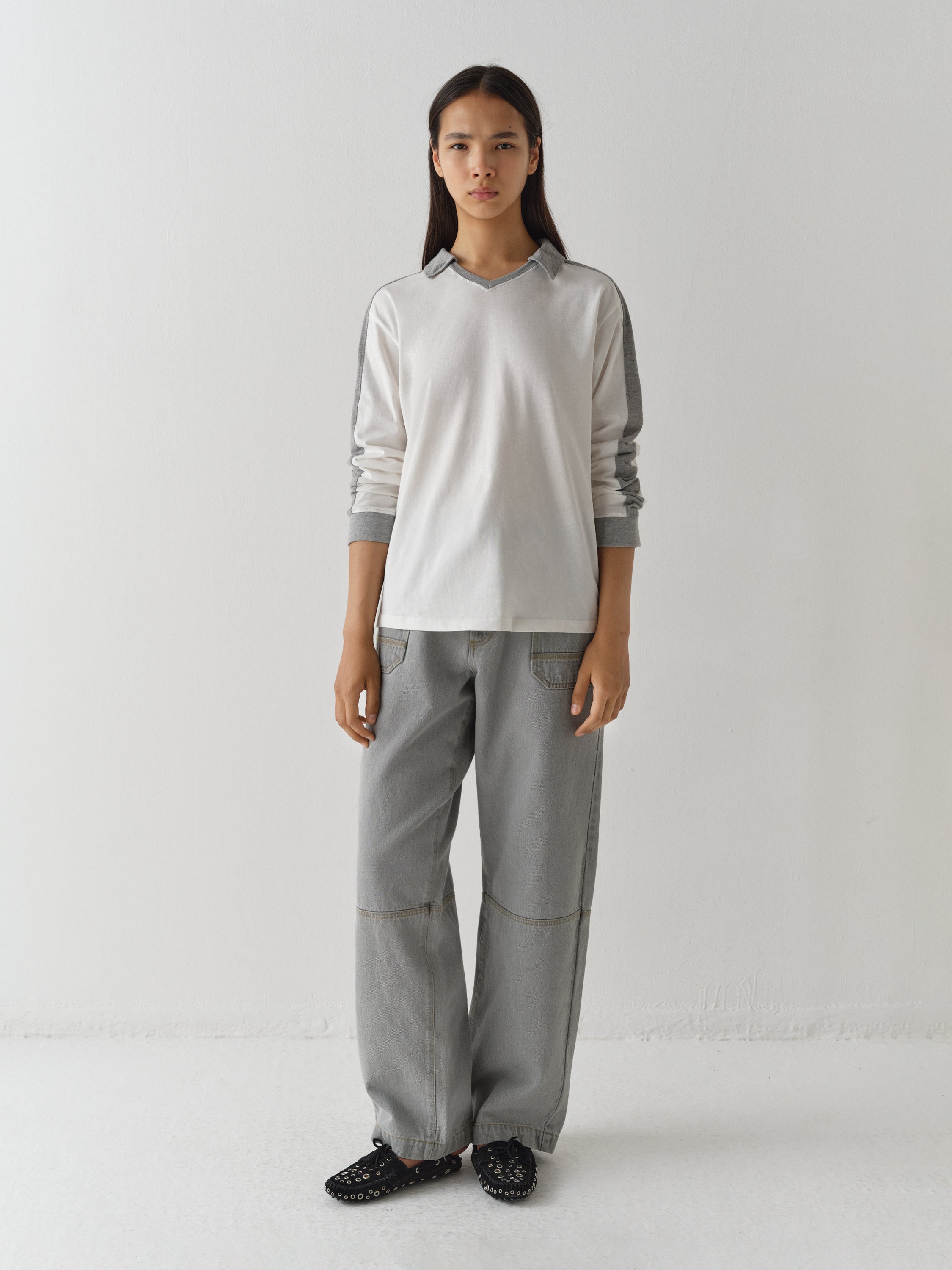 Unisex white long-sleeve polo t-shirt with grey stripe – Gimaguas