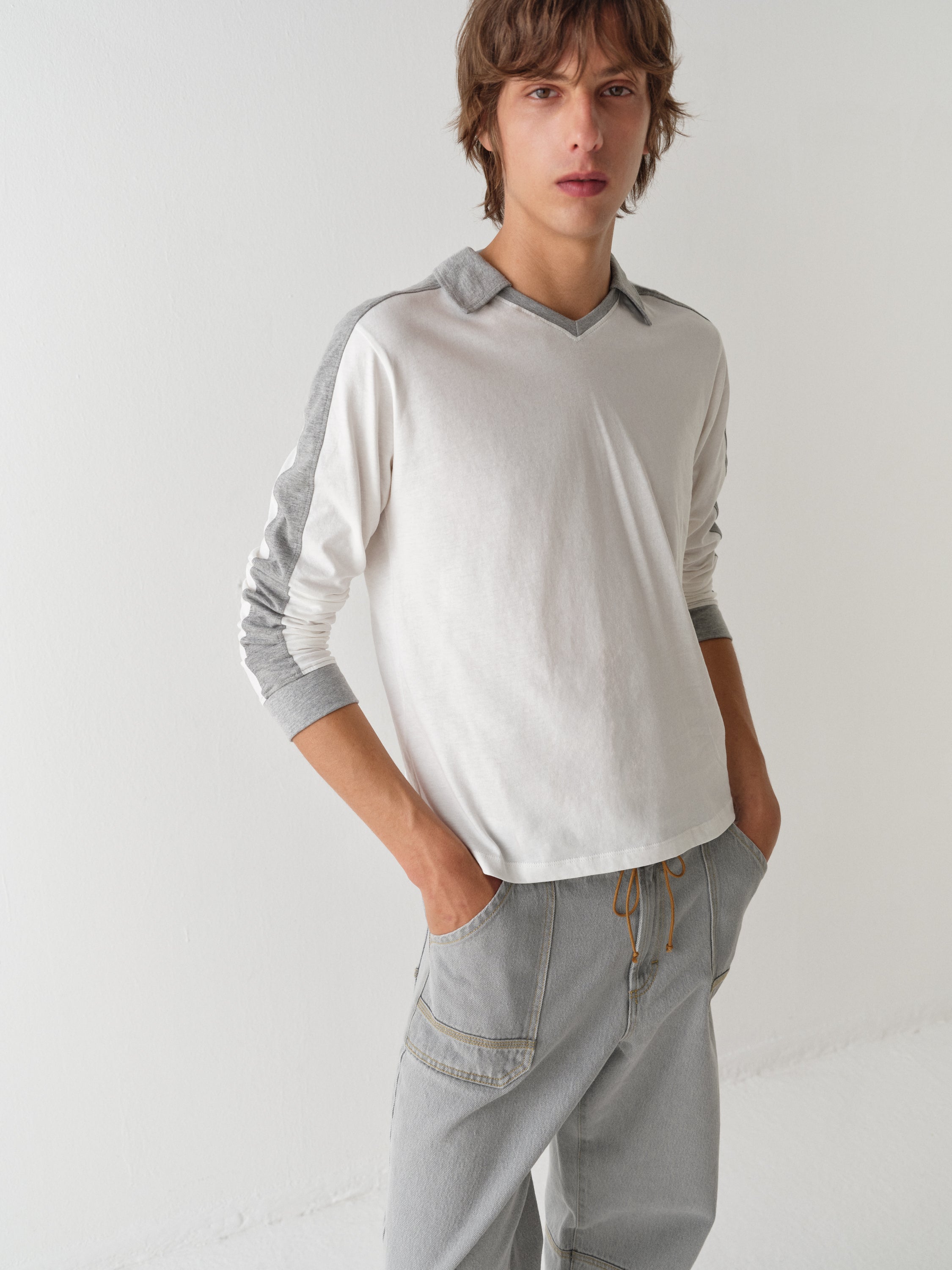 Unisex white long-sleeve polo t-shirt with grey stripe – Gimaguas