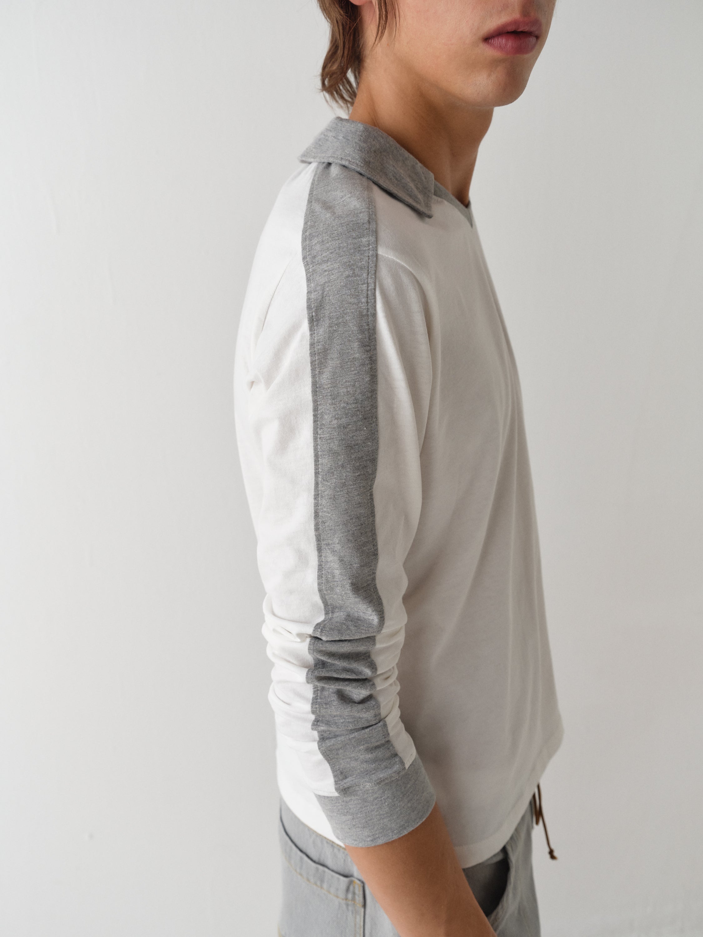 Unisex white long-sleeve polo t-shirt with grey stripe – Gimaguas