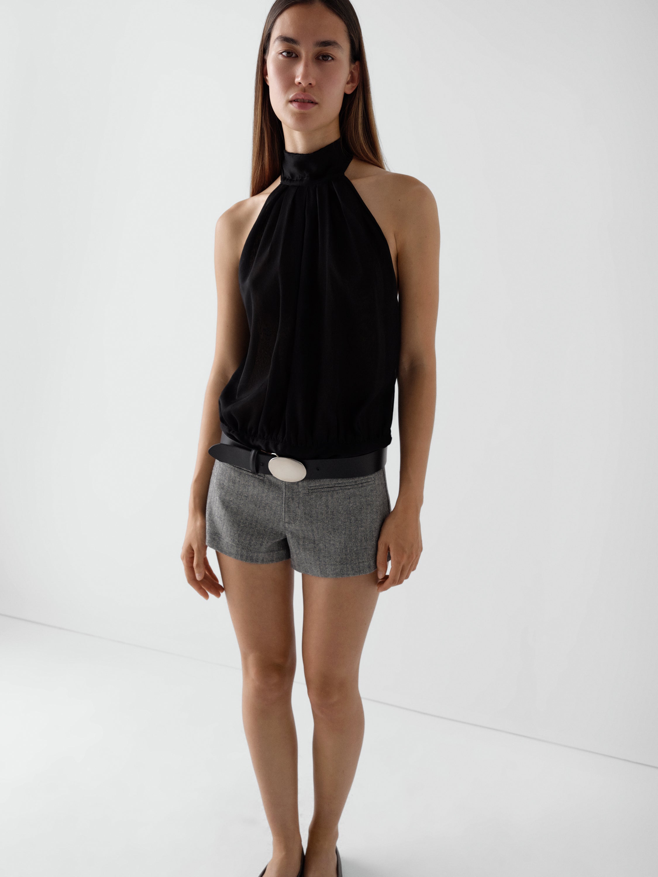 Grey herringbone mini shorts for women with low-rise fit – Gimaguas