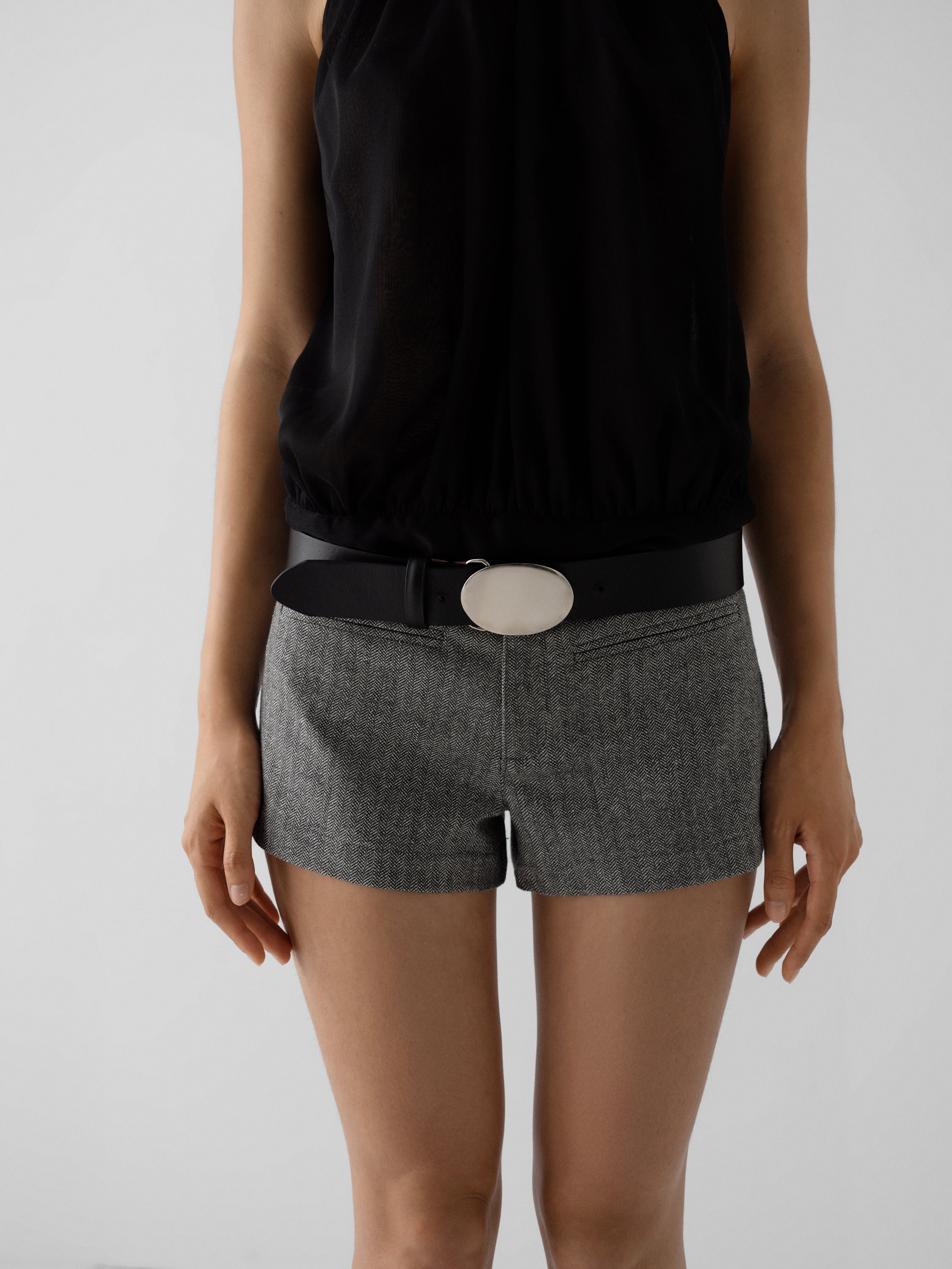 Grey herringbone mini shorts for women with low-rise fit – Gimaguas