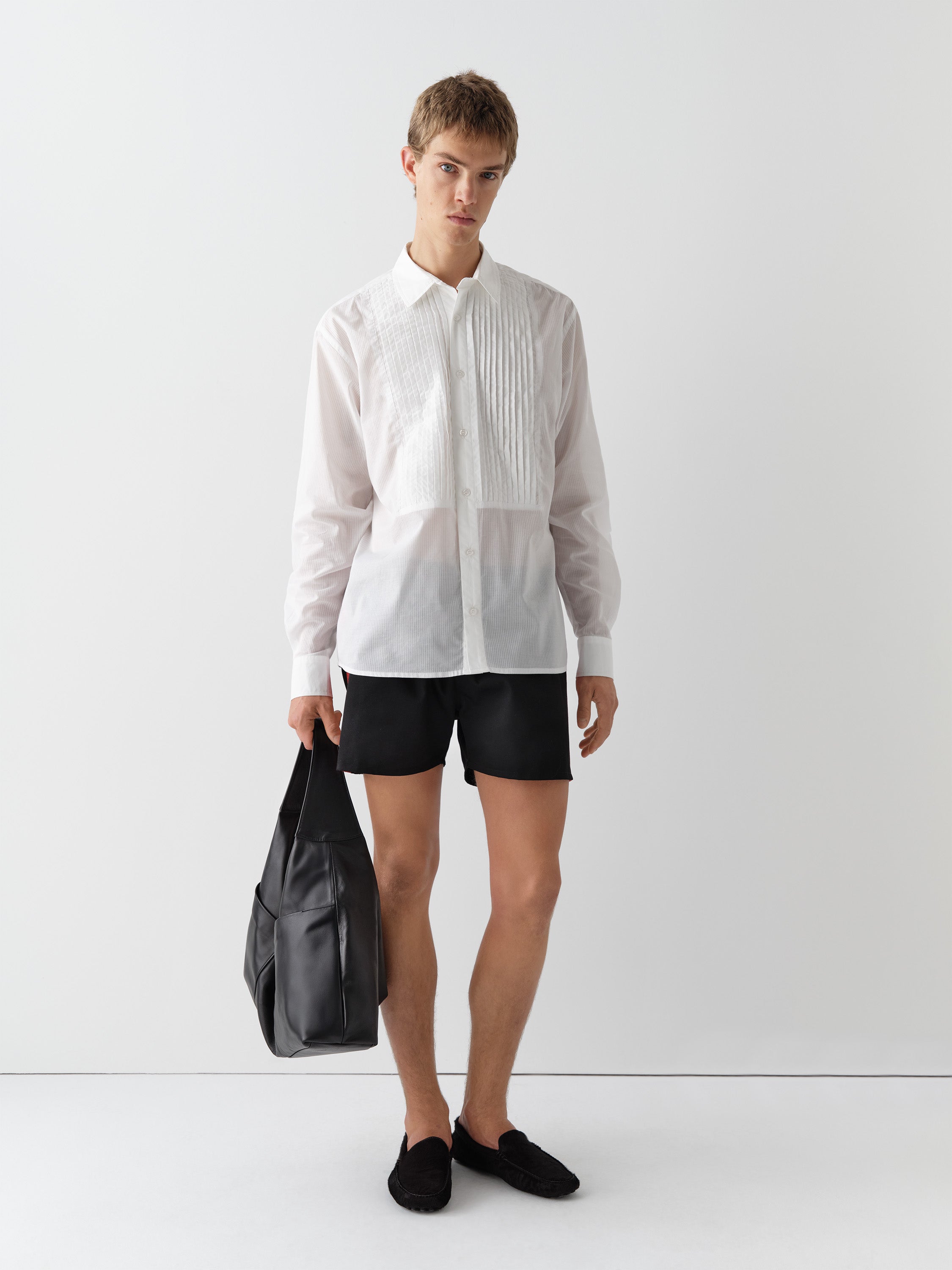 Unisex white shirt with pleated front panel – Gimaguas