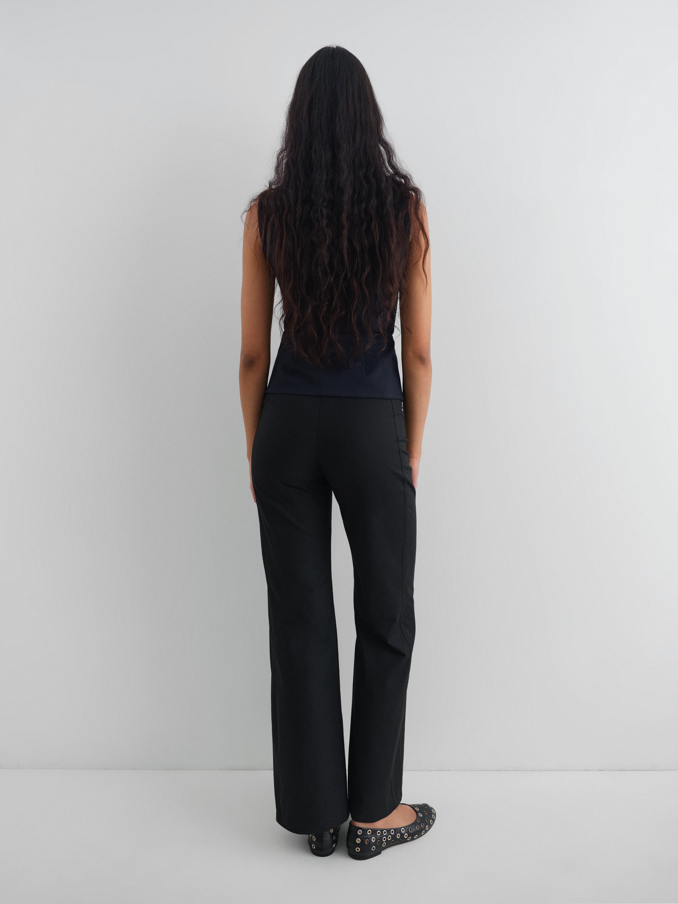 Women's dark blue sleeveless top with sculptural neckline – Gimaguas