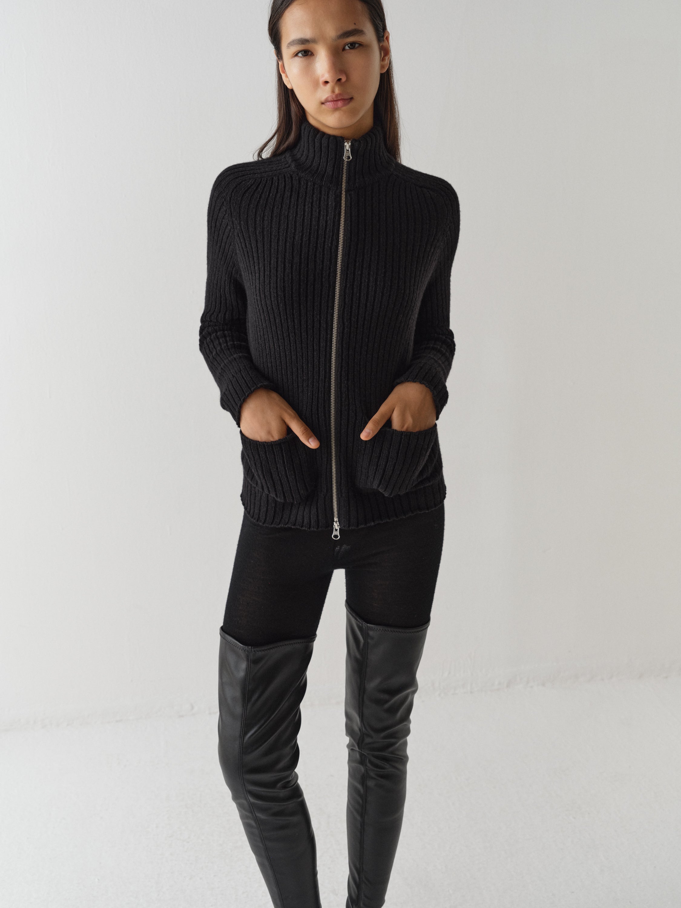 gimaguas ニットジップジャケット 黒 S 新品タグ付 Black lambswool ribbed jacket for women with zip closure – Gimaguas