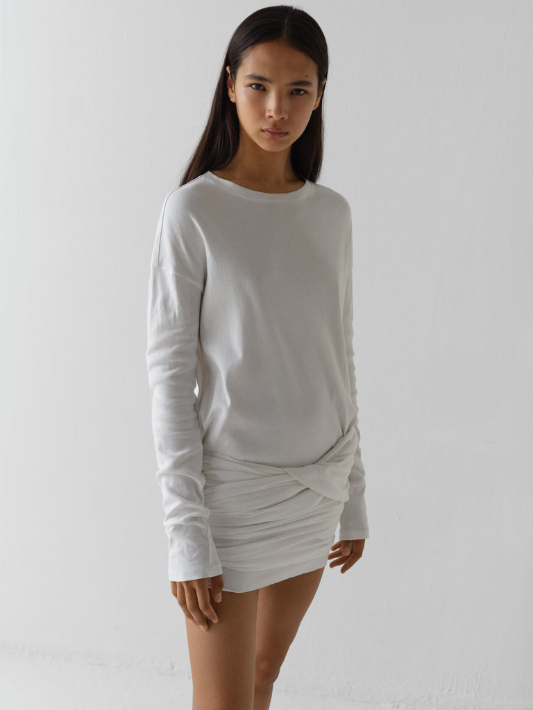 Convertible t-shirt dress for women in white with long sleeves Gimaguas Convertible t-shirt dress for women in white with long sleeves Gimaguas