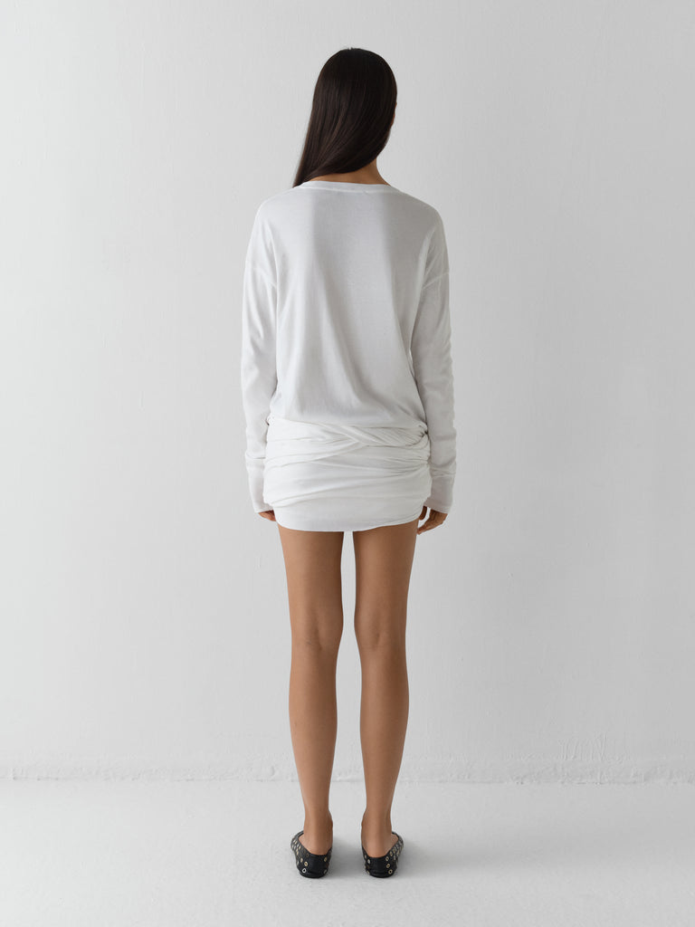 Convertible t-shirt dress for women in white with long sleeves – Gimaguas Convertible t-shirt dress for women in white with long sleeves – Gimaguas