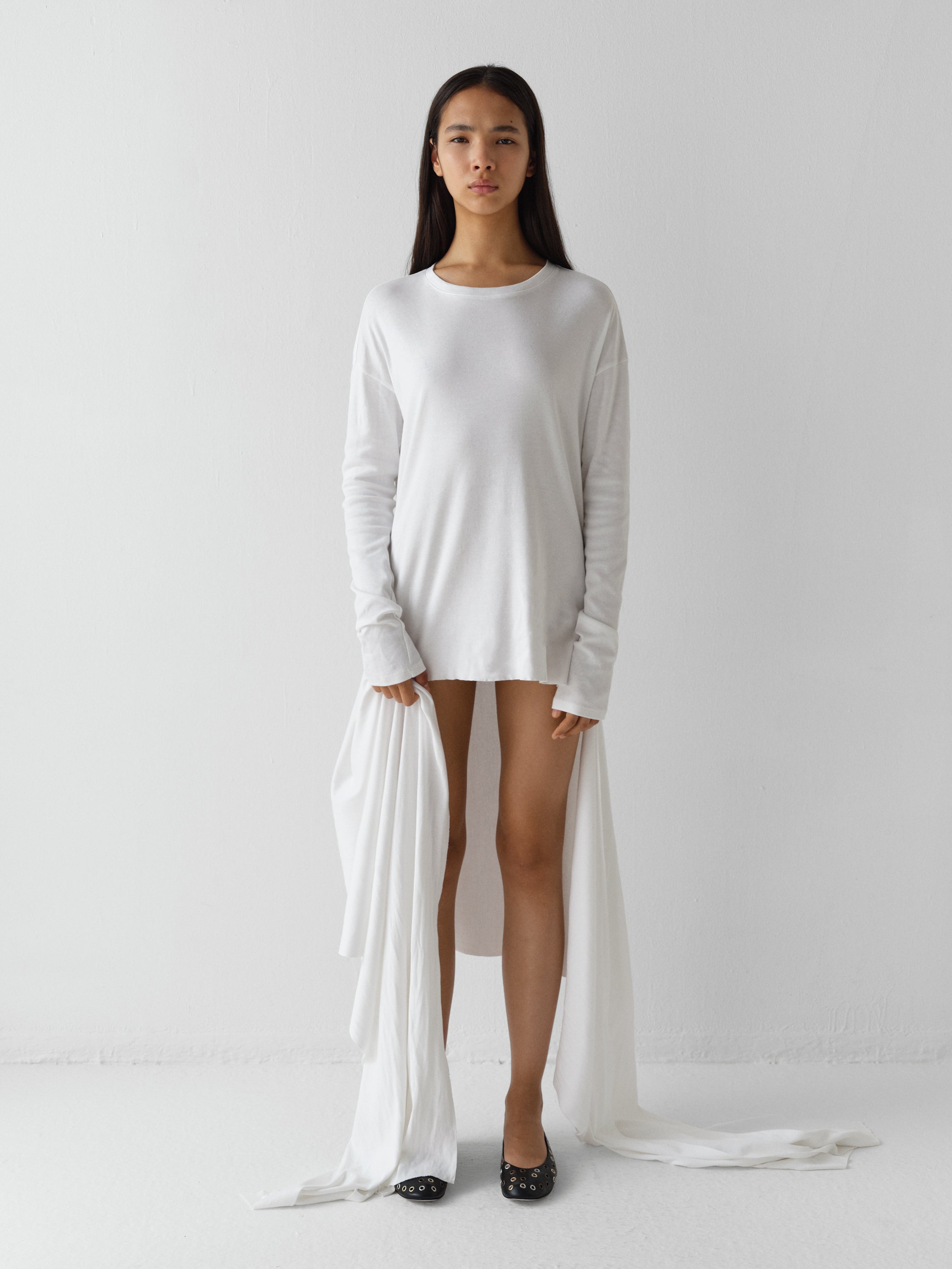 ワンピース gimaguas Ashley Dress Convertible t-shirt dress for women in white with long sleeves