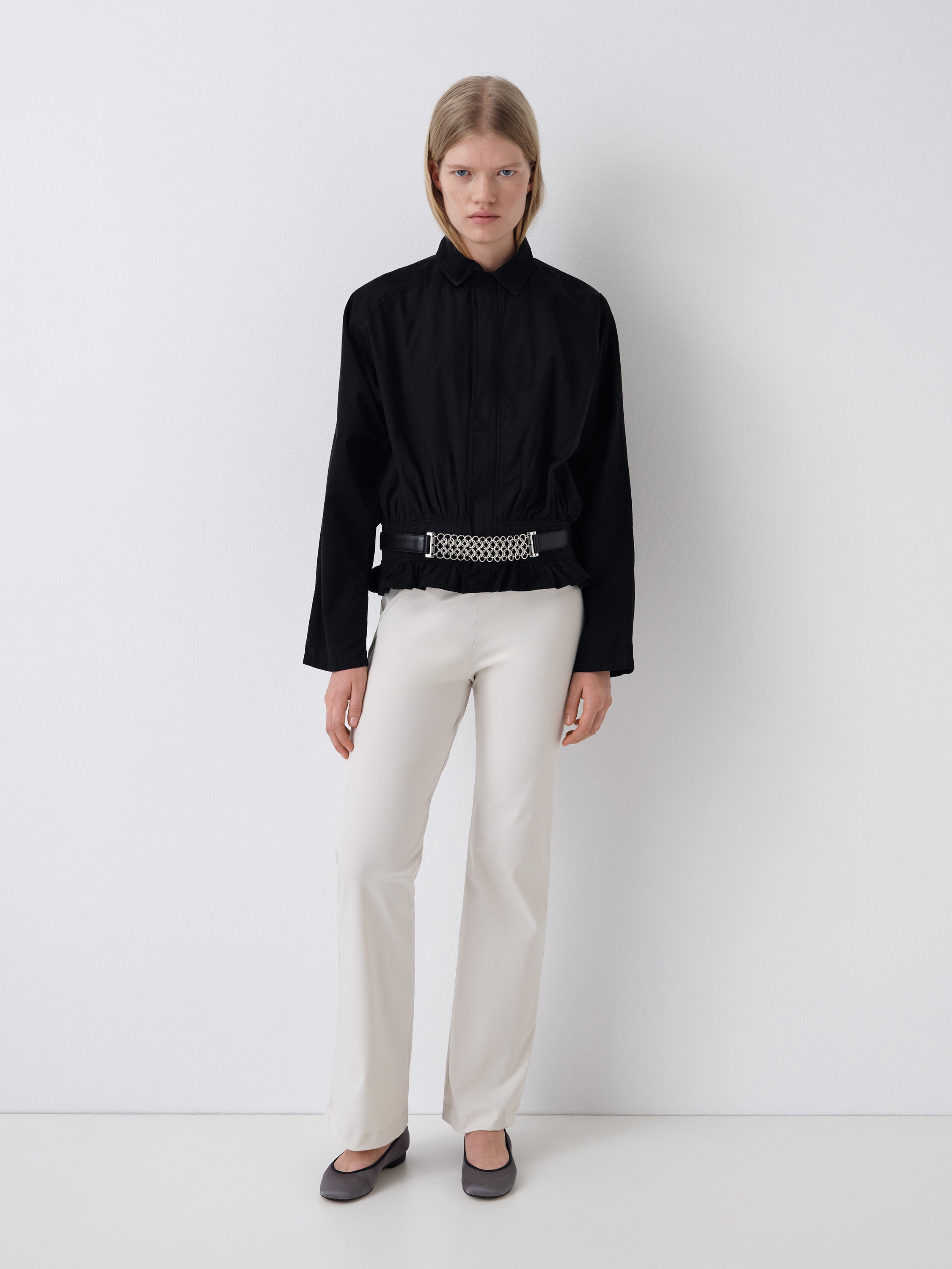 Black leather belt featuring silver chain at front - Gimaguas