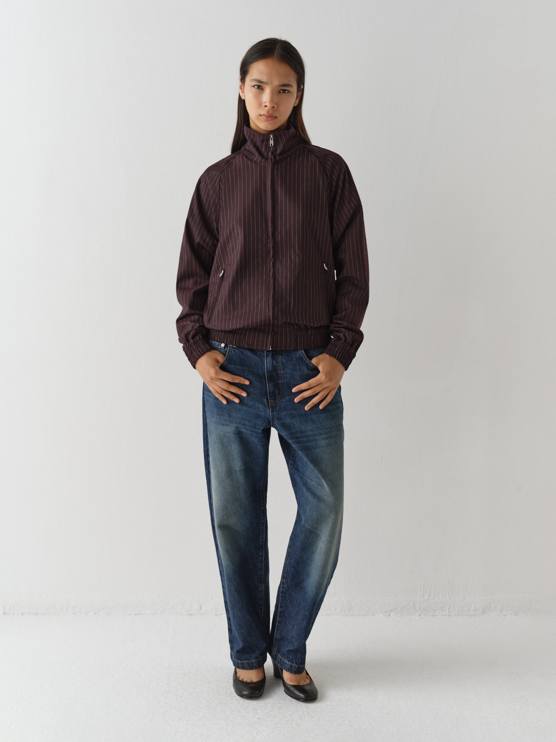 Unisex brown high-neck jacket with subtle stripes – Gimaguas