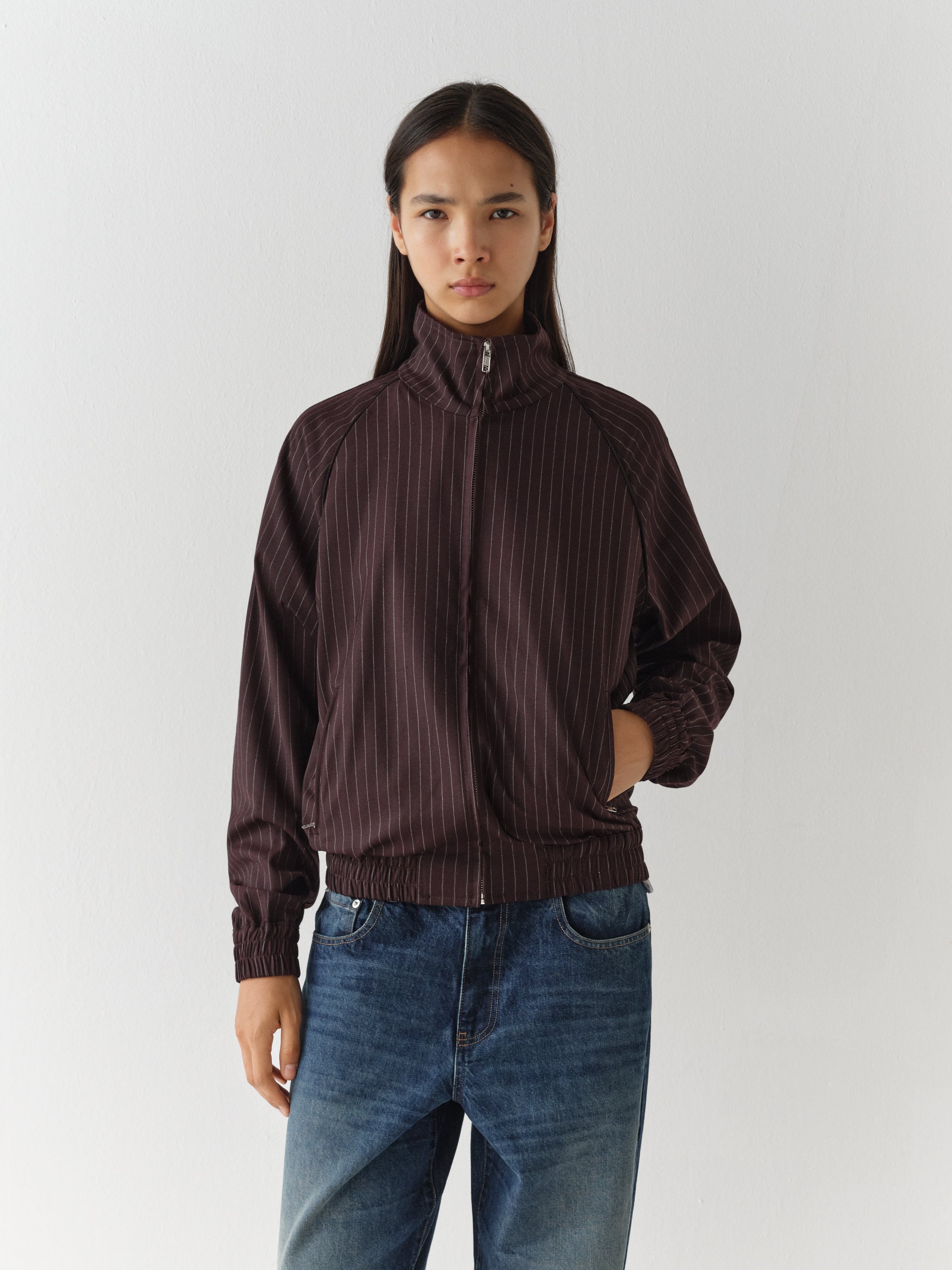 Unisex brown high-neck jacket with subtle stripes – Gimaguas