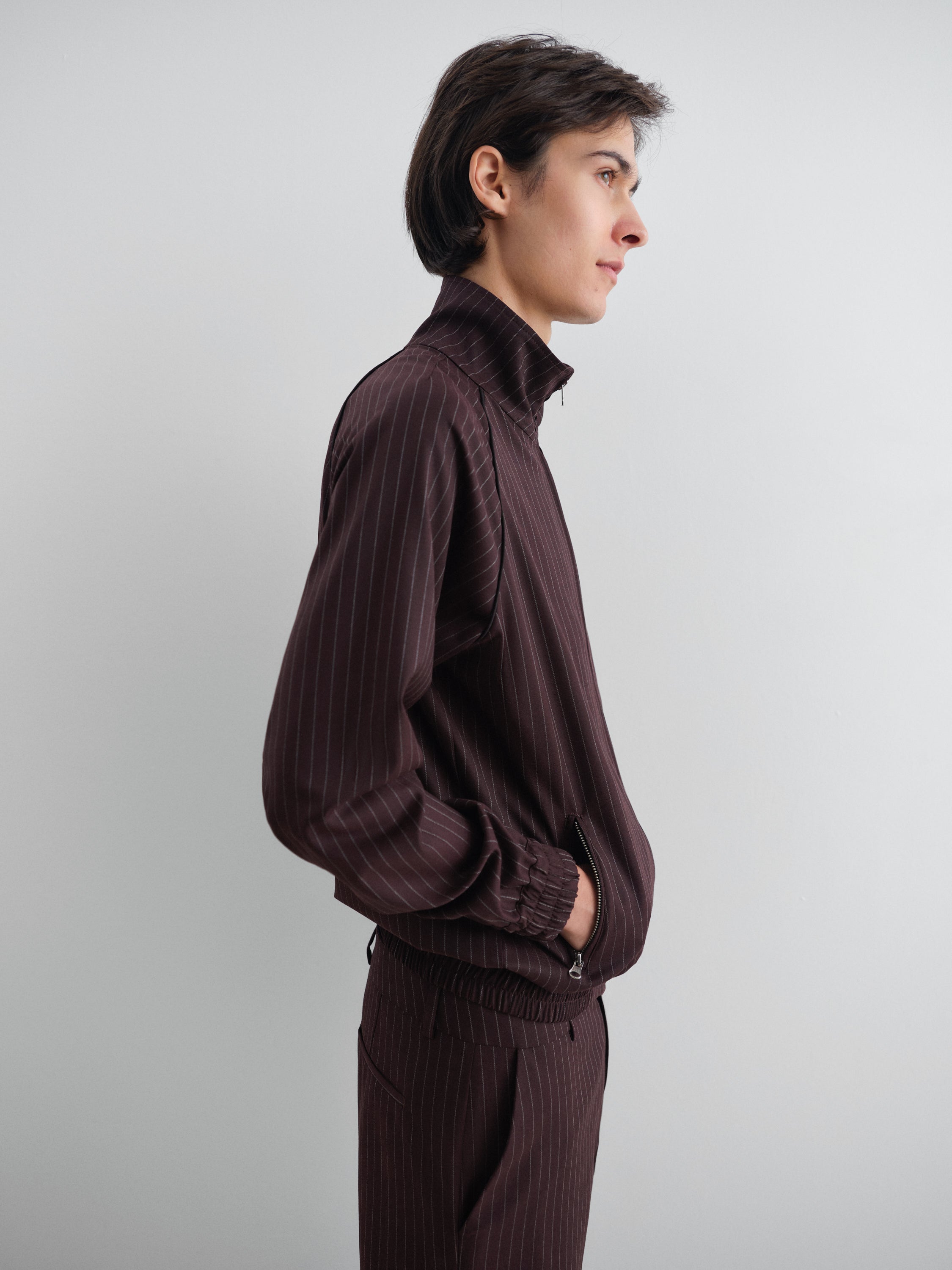 Unisex brown high-neck jacket with subtle stripes – Gimaguas