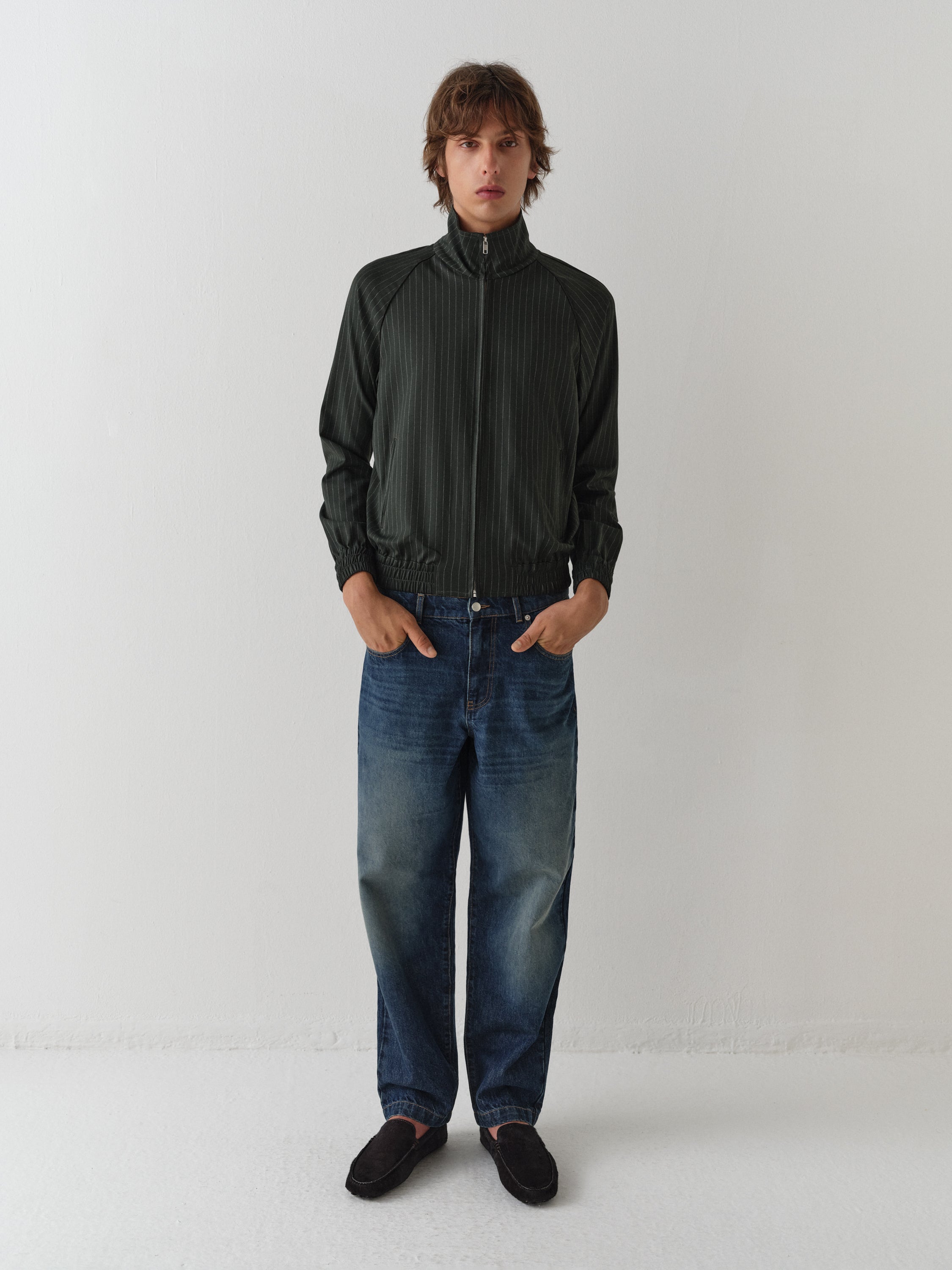Unisex green high-neck jacket with subtle stripes – Gimaguas
