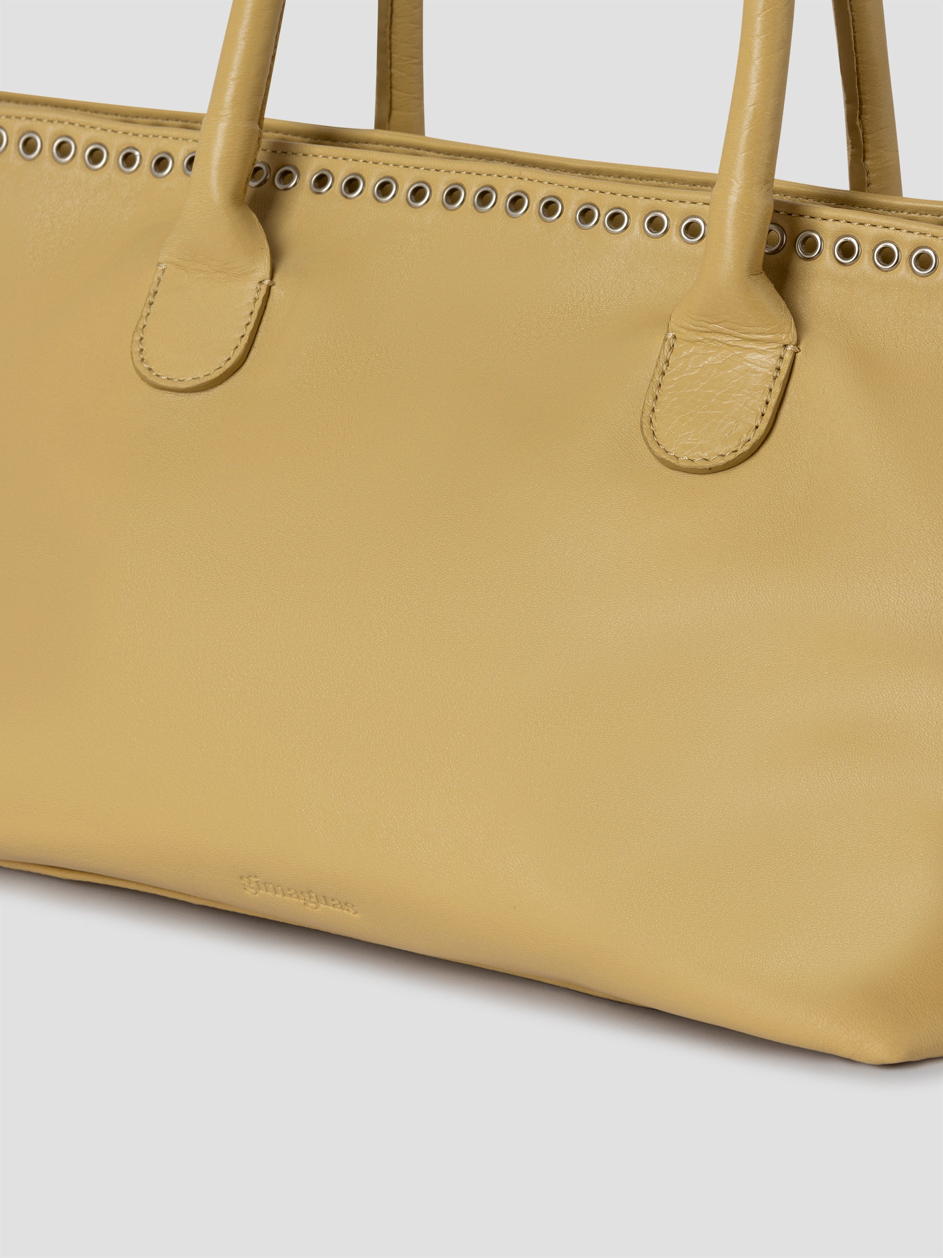 Butter nappa leather shopper bag with silver eyelets – Gimaguas