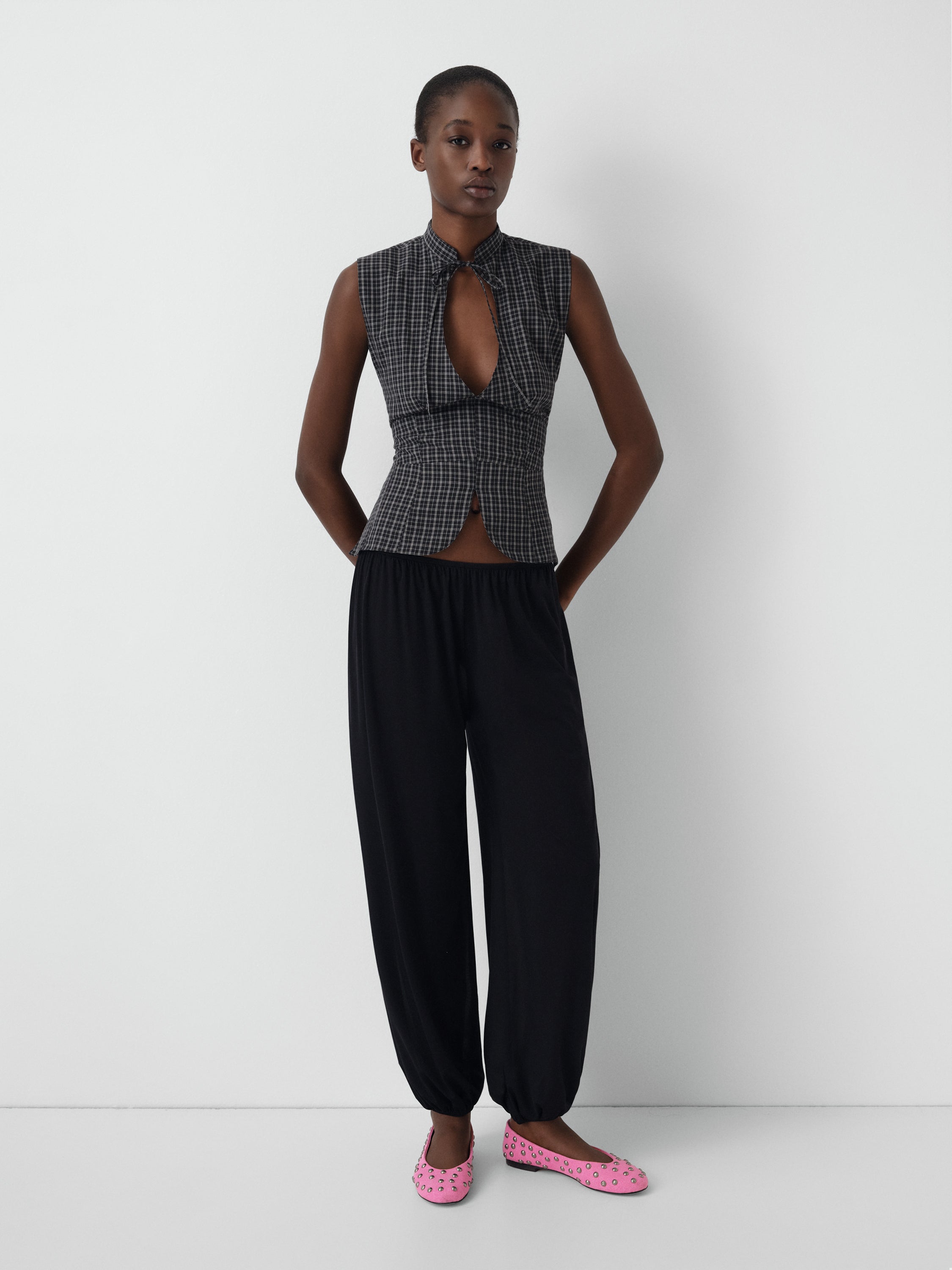 トップス gimaguas Paralia Checks Top Black and Grey Checkered Top with Open Back for Women – Gimaguas