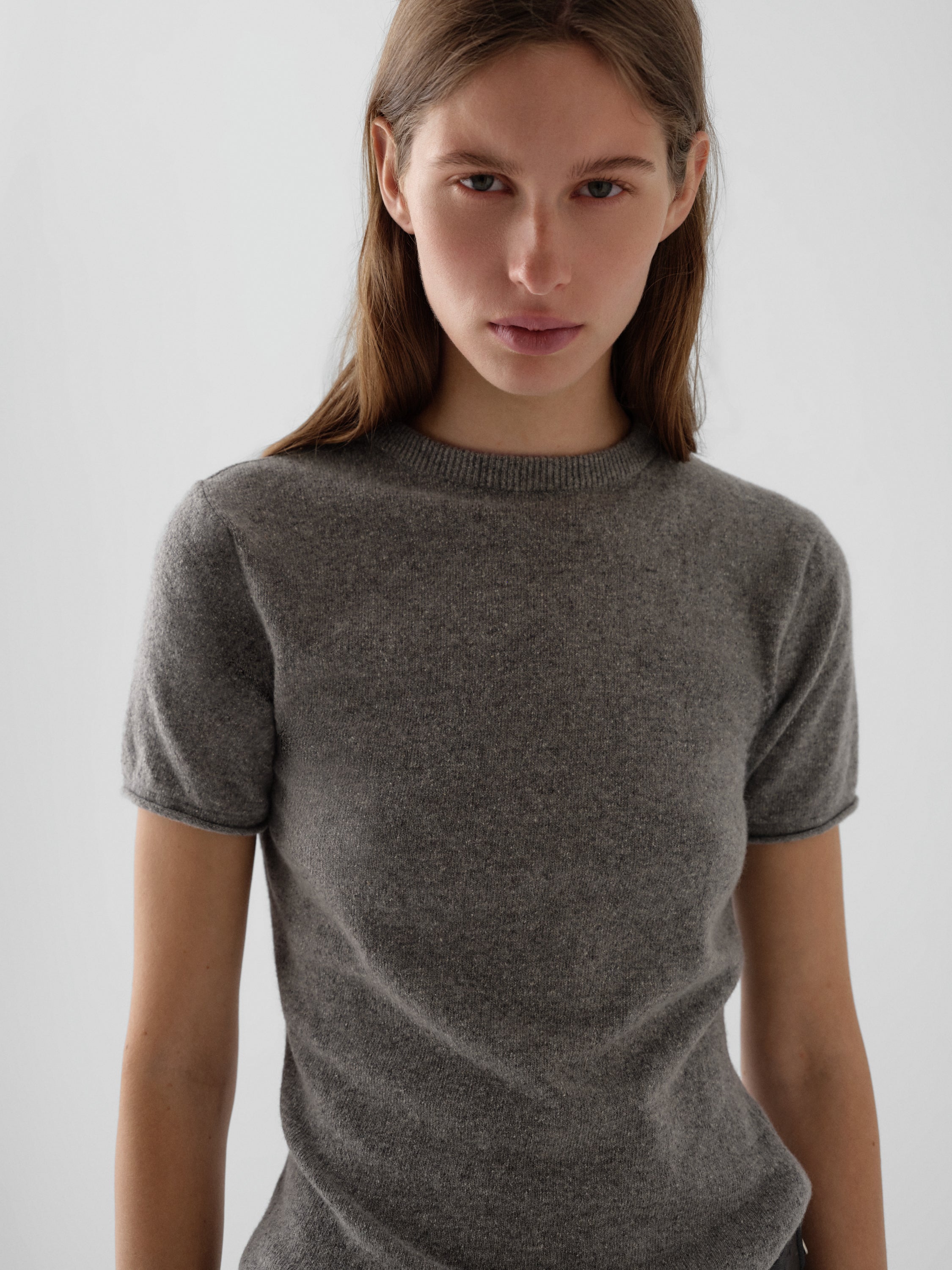 Grey fitted knit t-shirt for women with crew neckline - Gimaguas