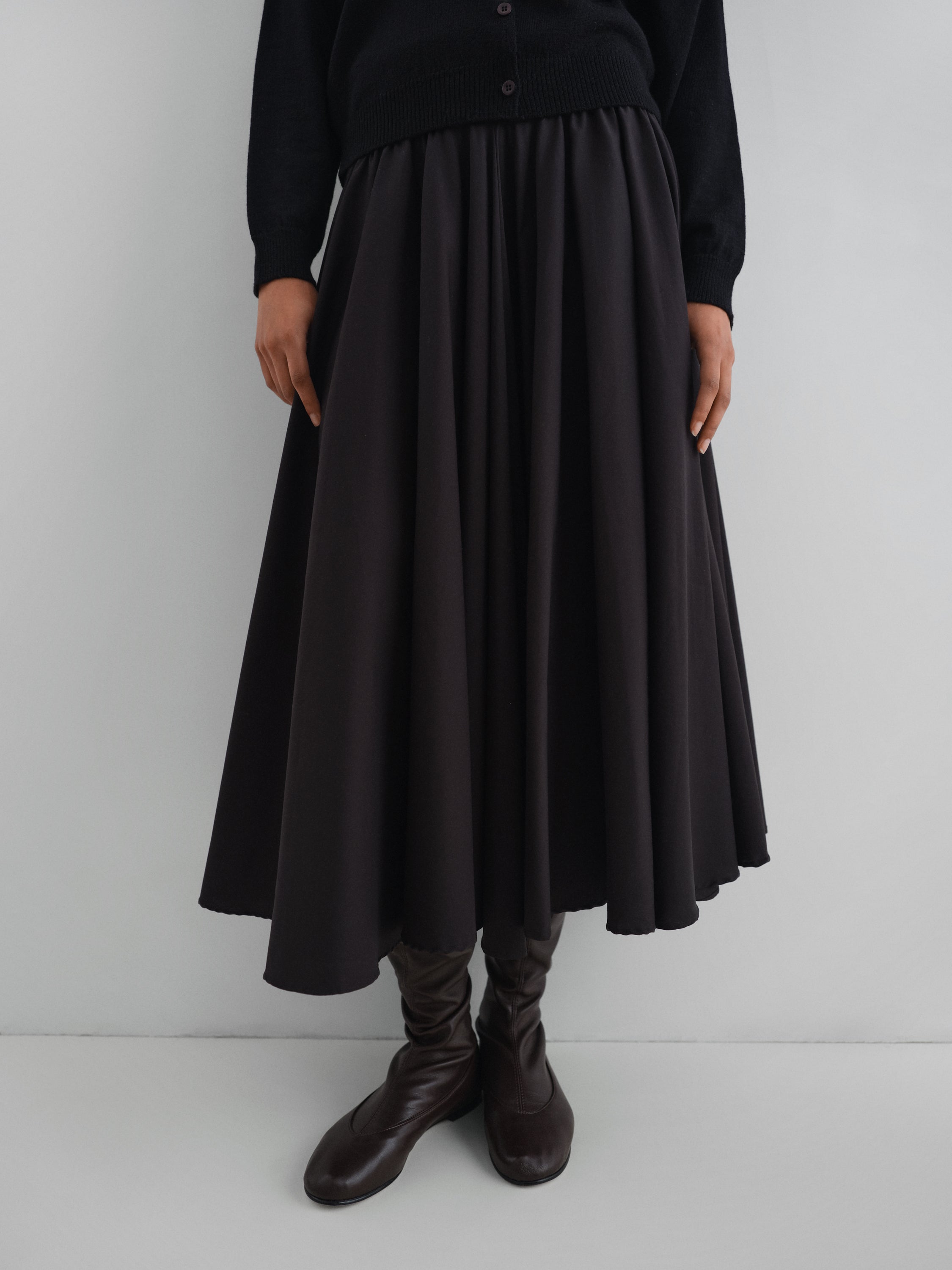 Black A-line midi skirt for women with grey waistband – Gimaguas