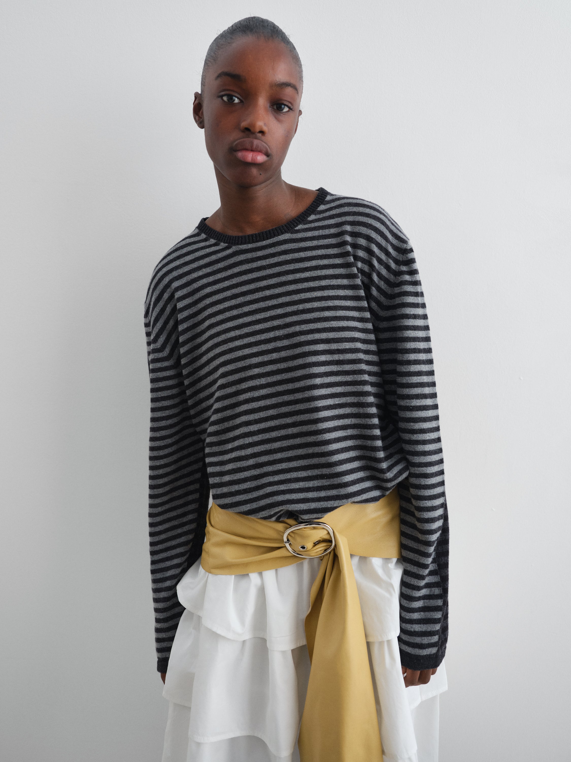 Striped knit jumper in grey and black with relaxed fit – Gimaguas