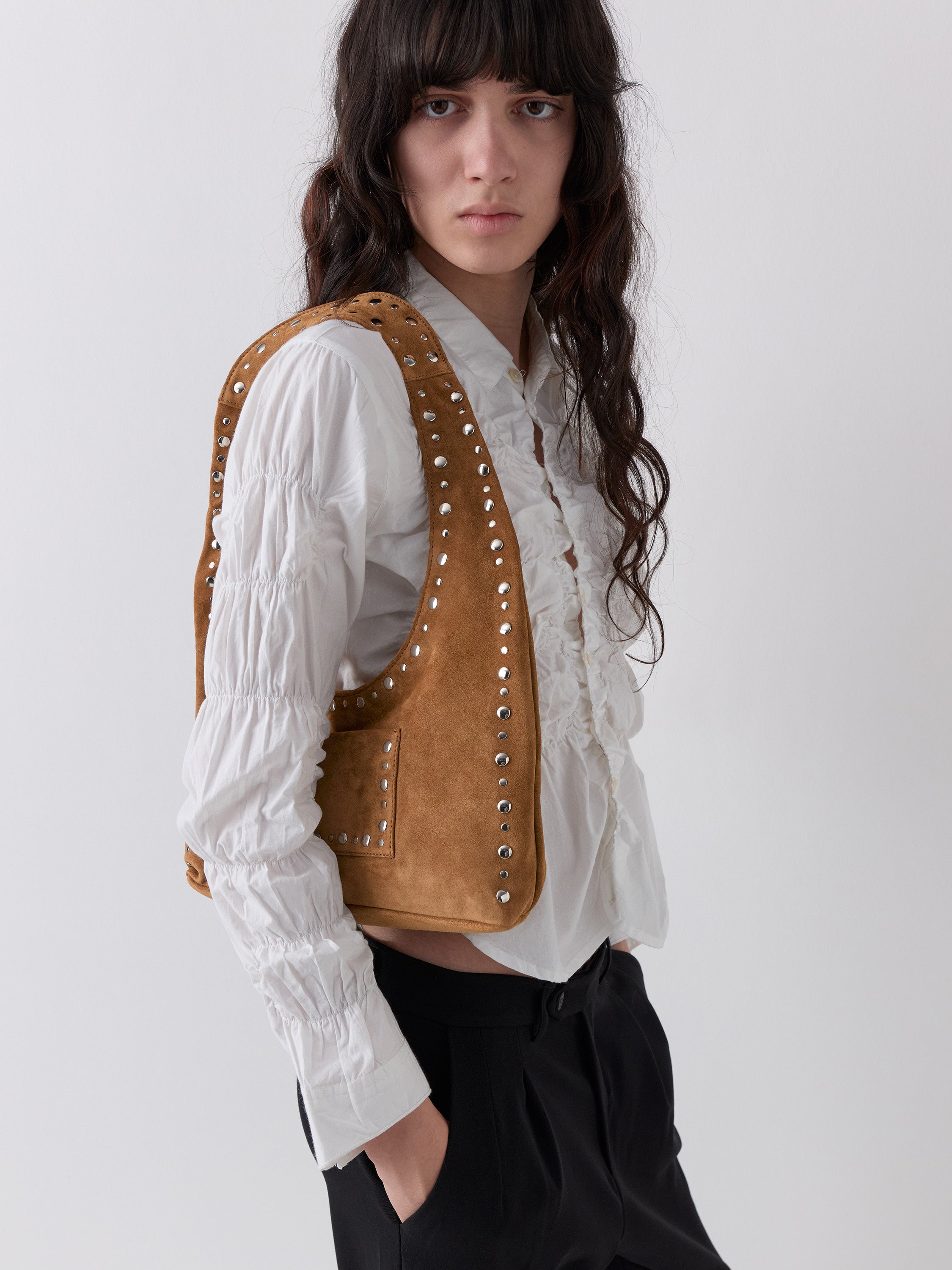 Camel suede shoulder bag for women with silver studs – Gimaguas