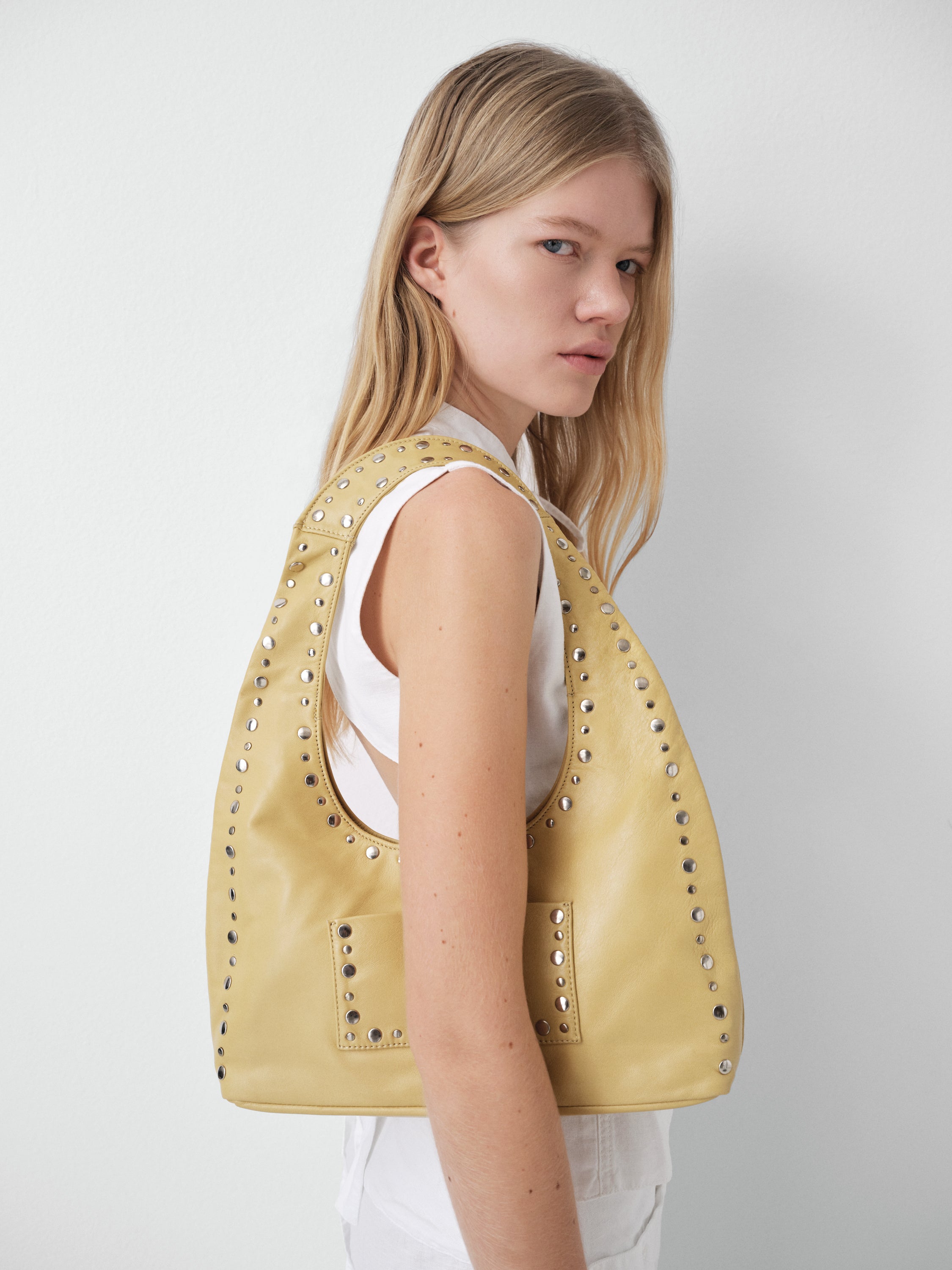 n*様 gimaguas バッグ　イエロー Butter patent leather shoulder bag for women with silver studs
