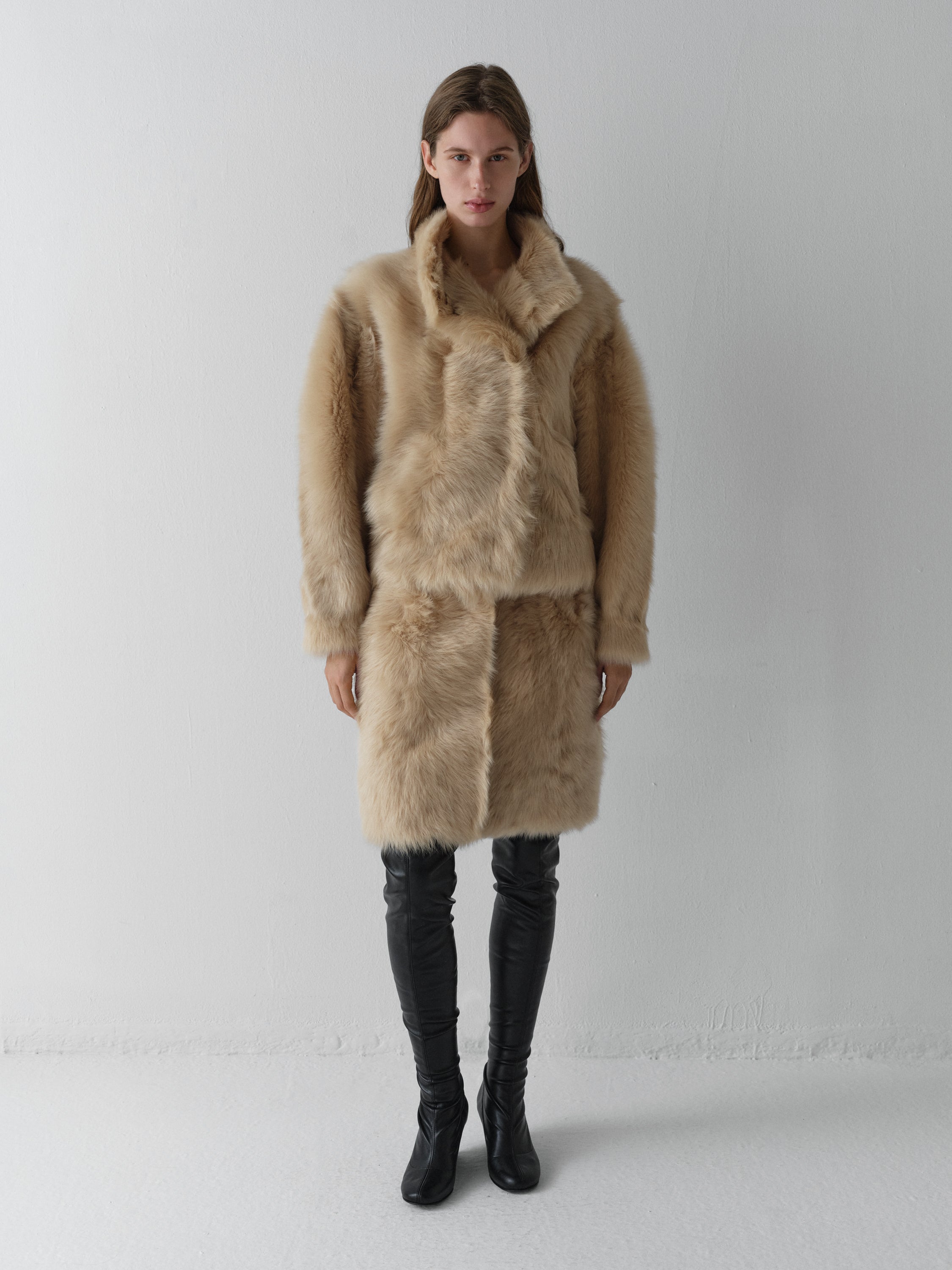 Beige fur jacket for women with high collar - Gimaguas