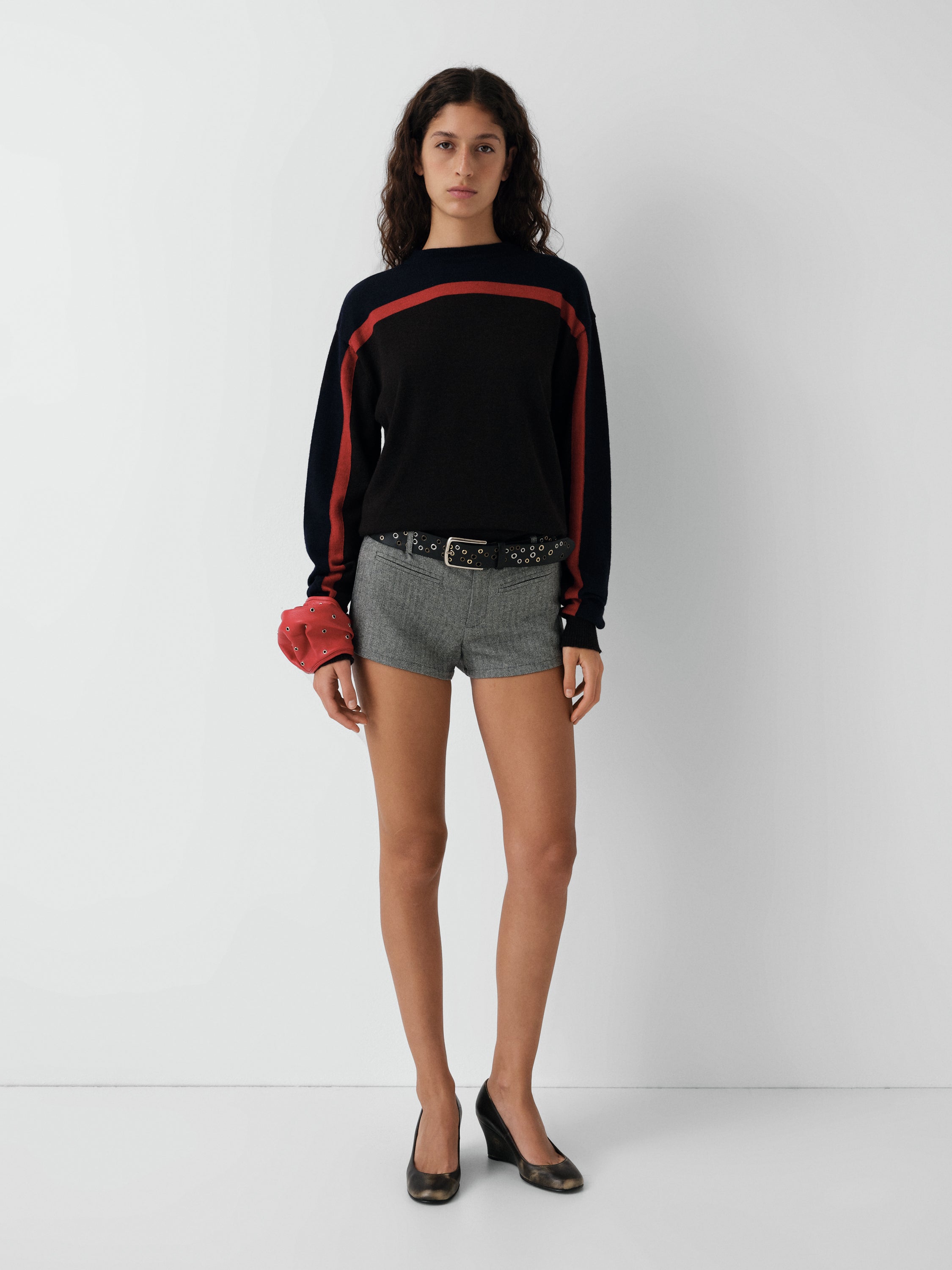Brown unisex jumper with red shoulder strap detail – Gimaguas