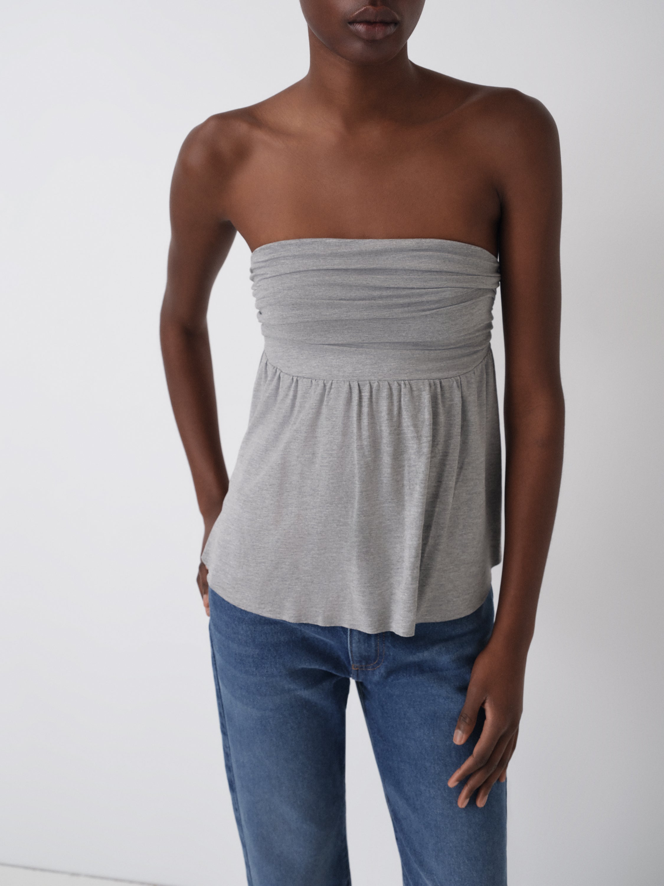 Grey strapless draped top with open back – Gimaguas