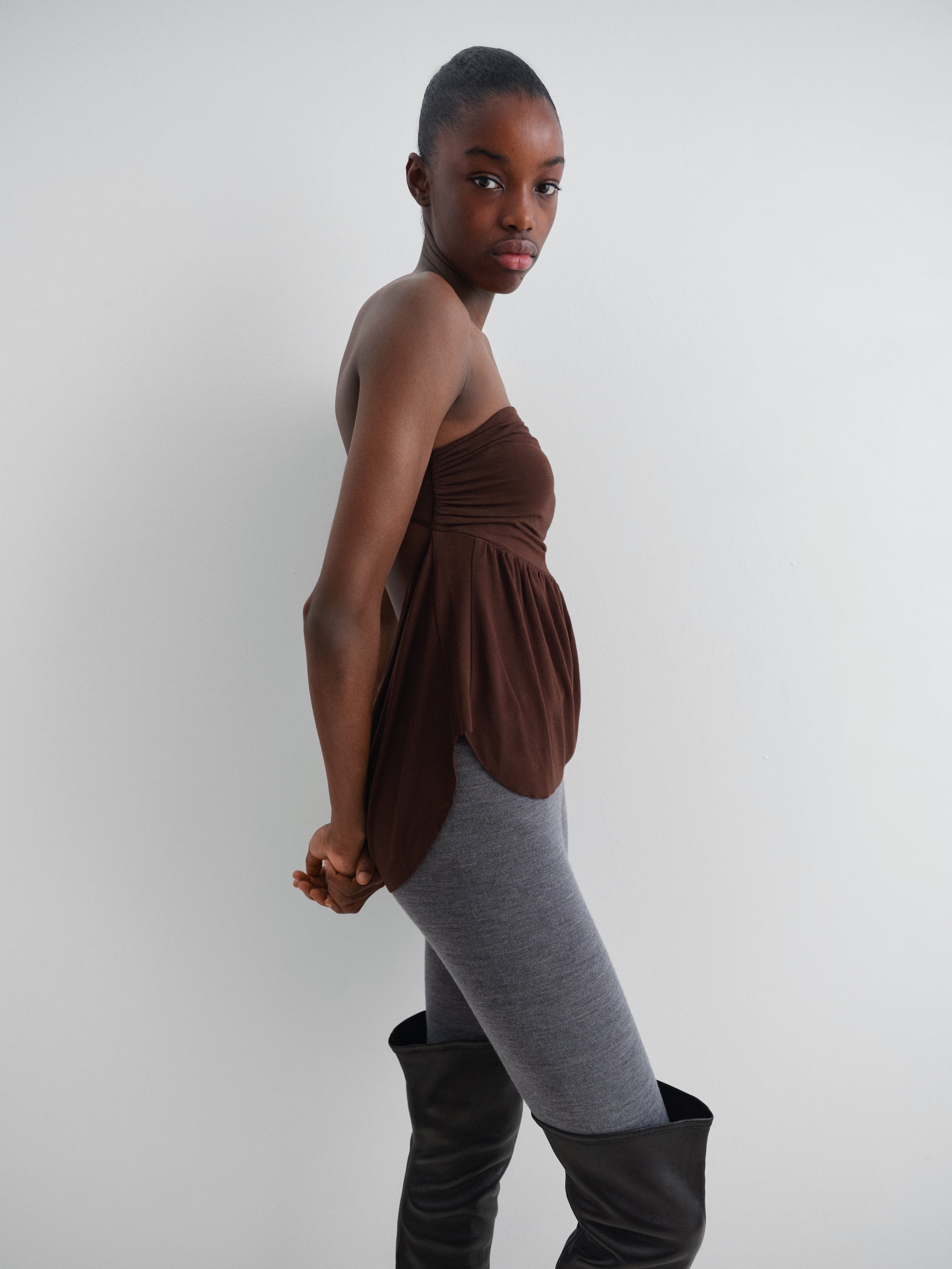 Brown strapless draped top with open back – Gimaguas