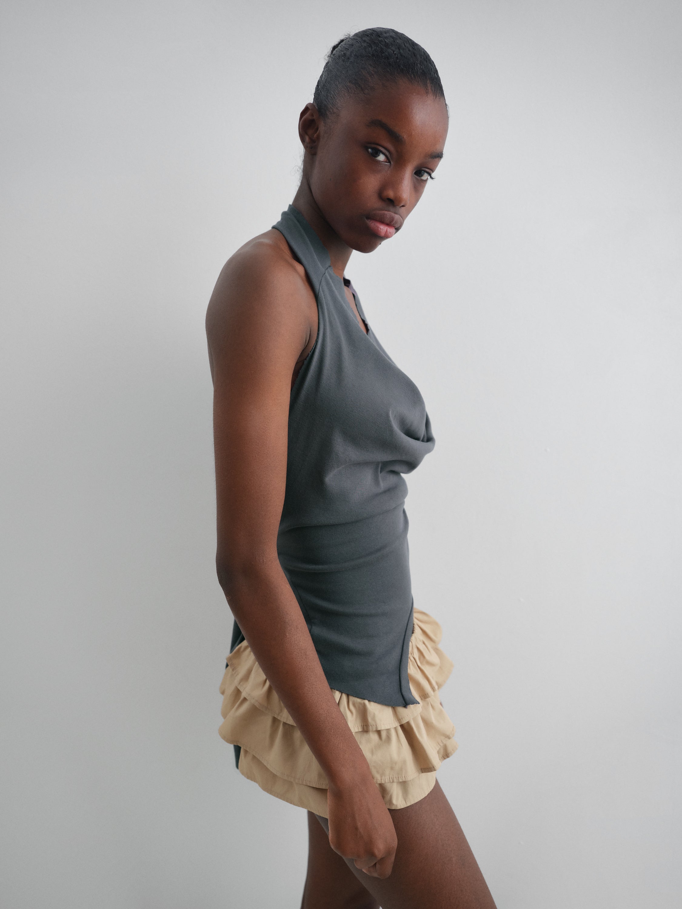 Multi-position faded black top for women with open back – Gimaguas