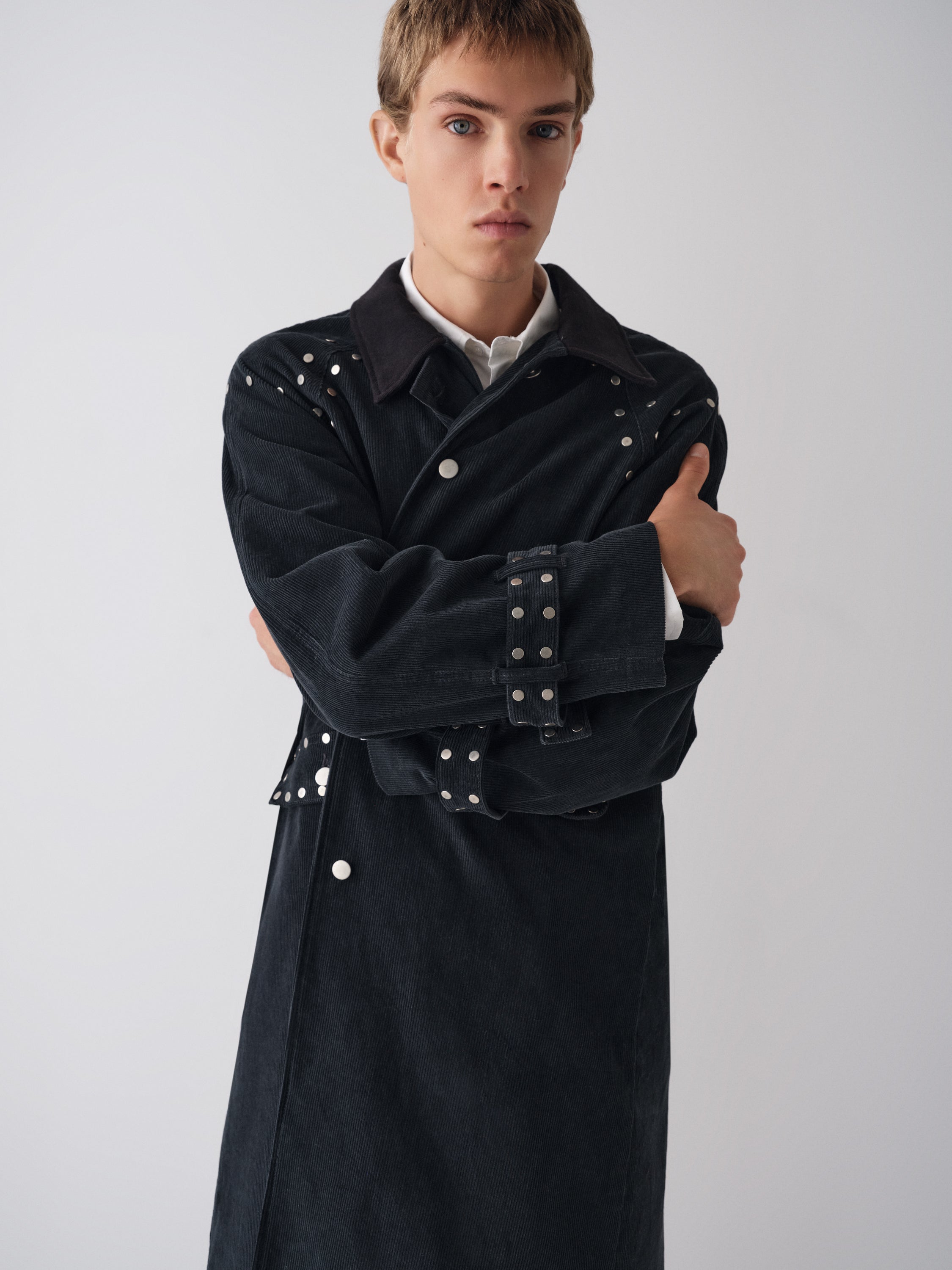 Dark grey long coat for women with silver studs – Gimaguas