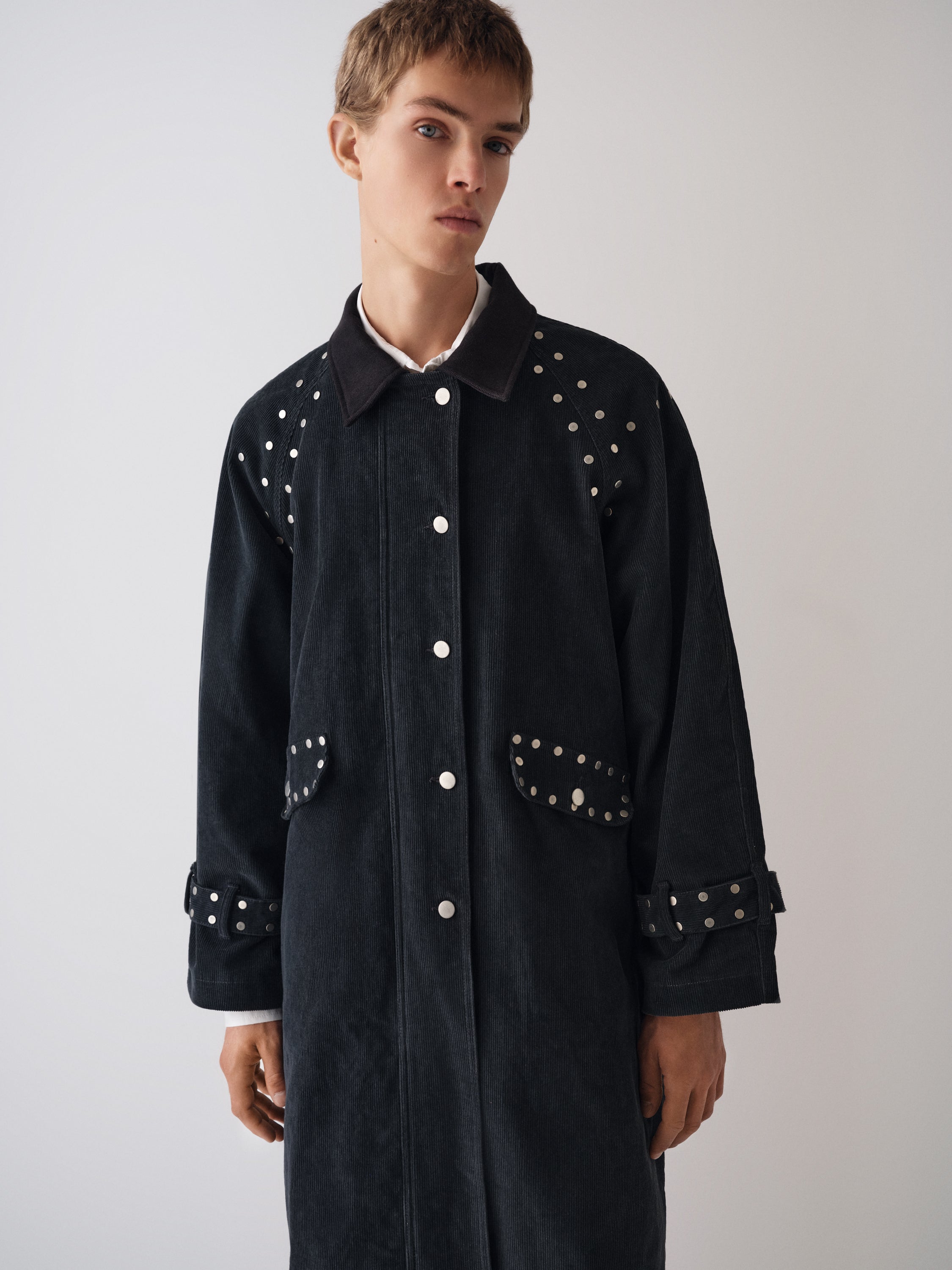 Dark grey long coat for women with silver studs – Gimaguas