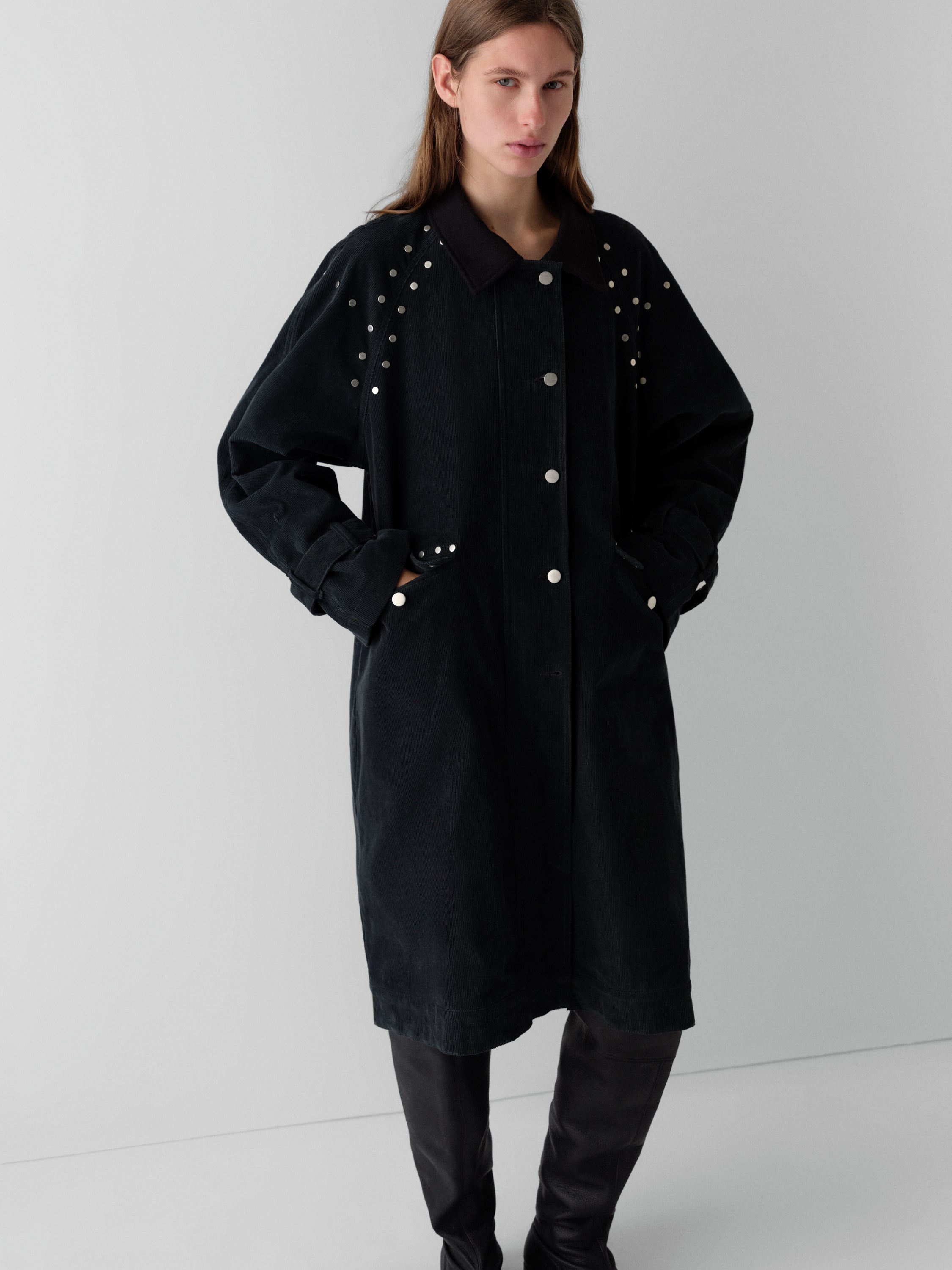 Dark grey long coat for women with silver studs – Gimaguas Dark grey long coat for women with silver studs – Gimaguas