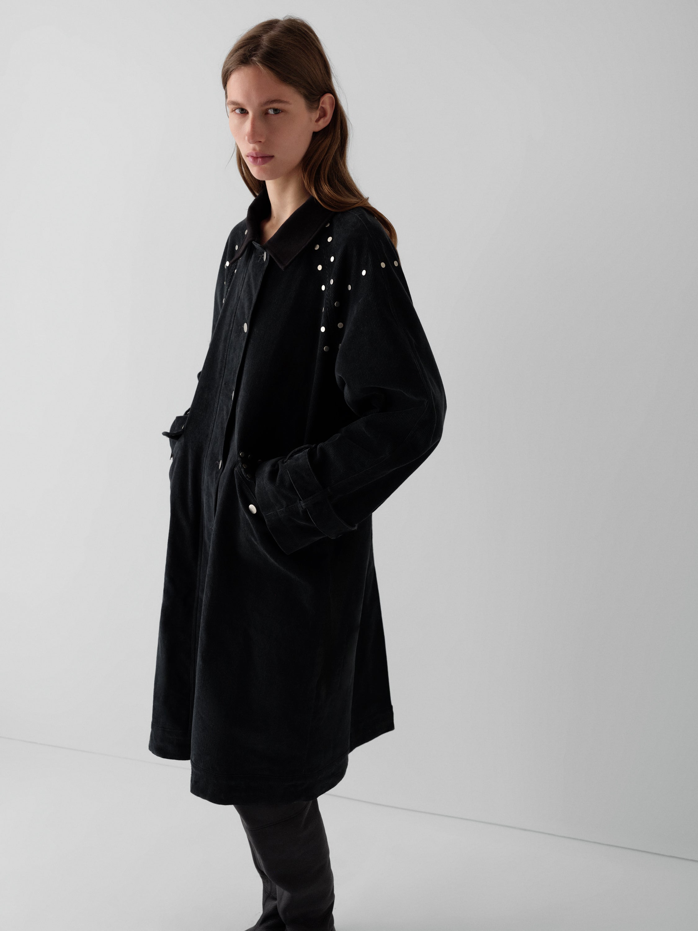 Dark grey long coat for women with silver studs – Gimaguas