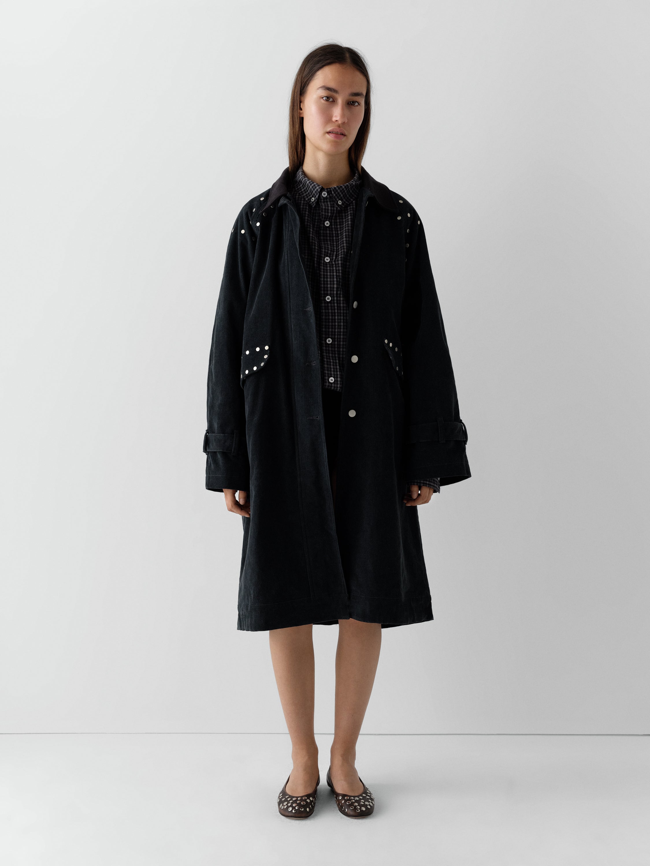 Dark grey long coat for women with silver studs – Gimaguas