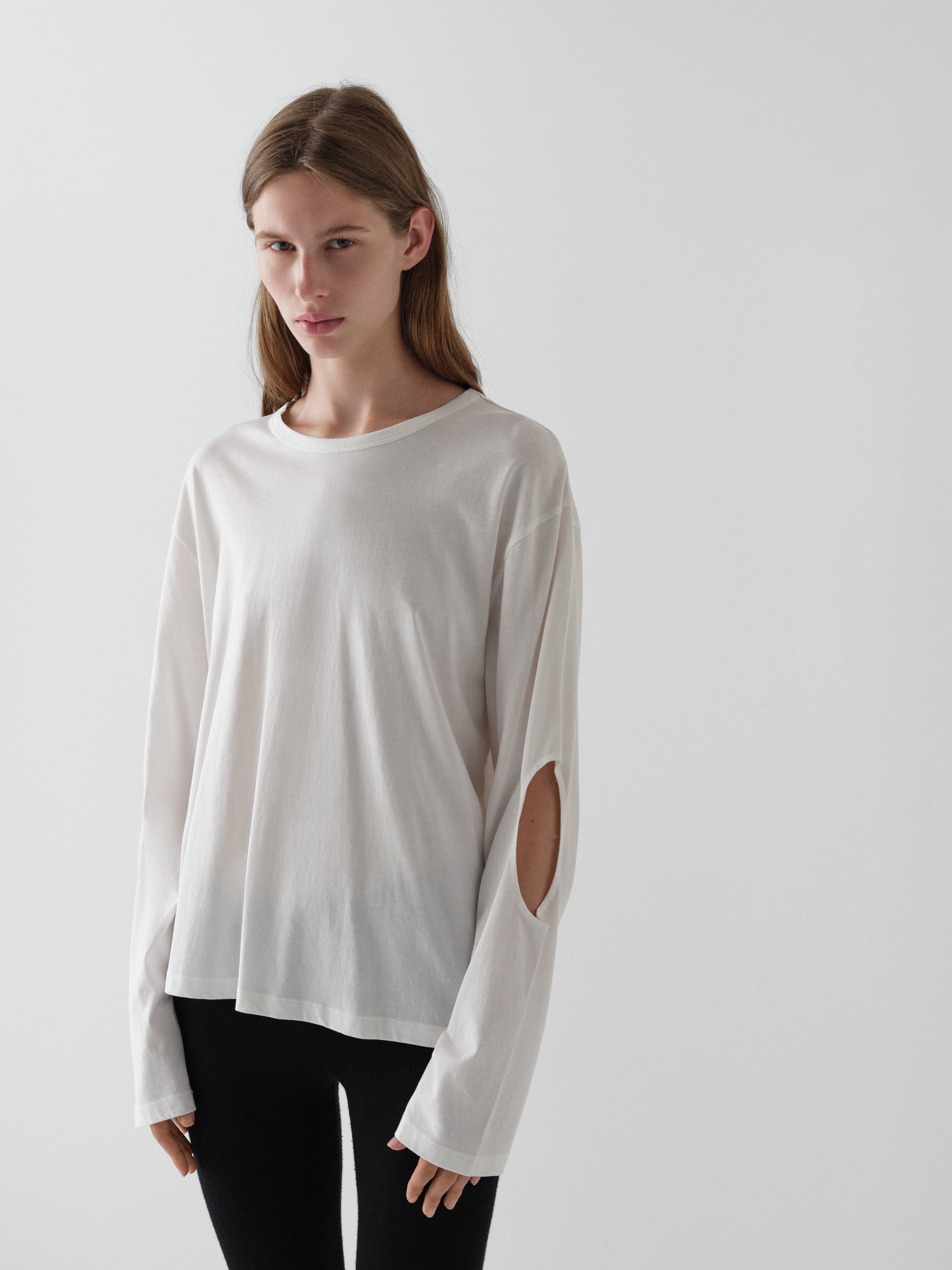 White long-sleeve t-shirt for women with elbow cut-outs – Gimaguas