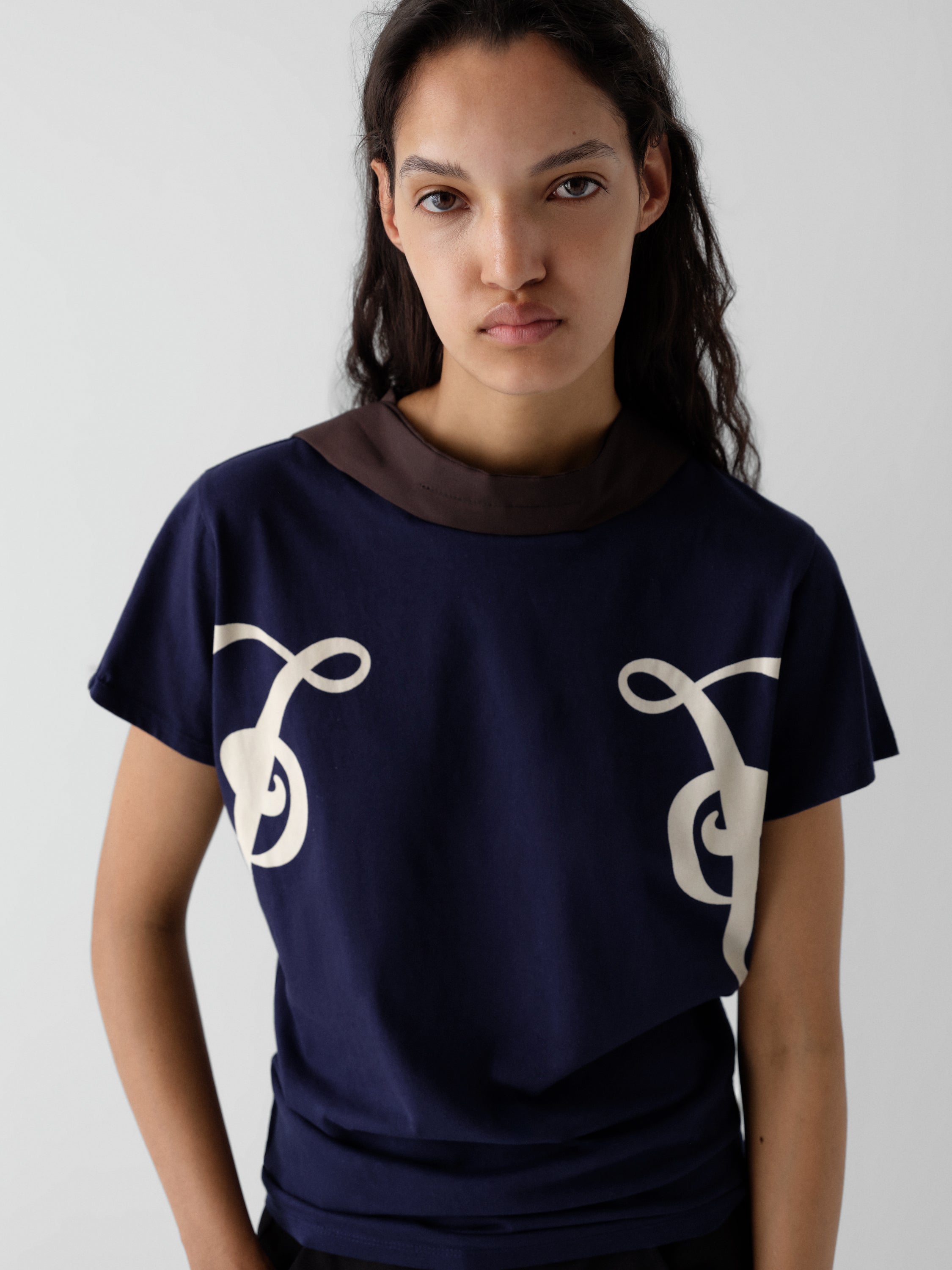 gimaguas カットソー　2025ss Navy graphic t-shirt for women with scarf detail – Gimaguas