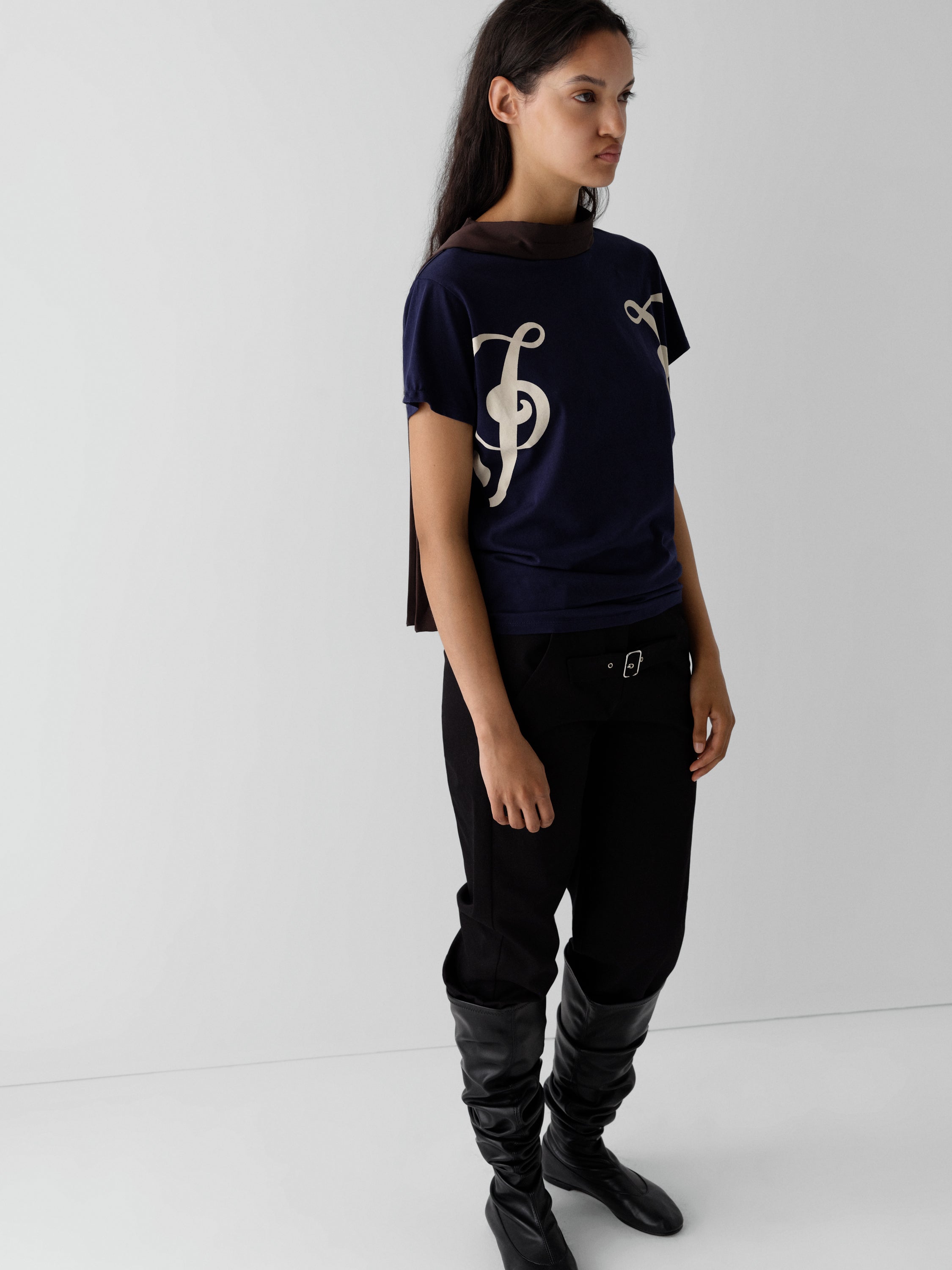 Navy graphic t-shirt for women with scarf detail – Gimaguas