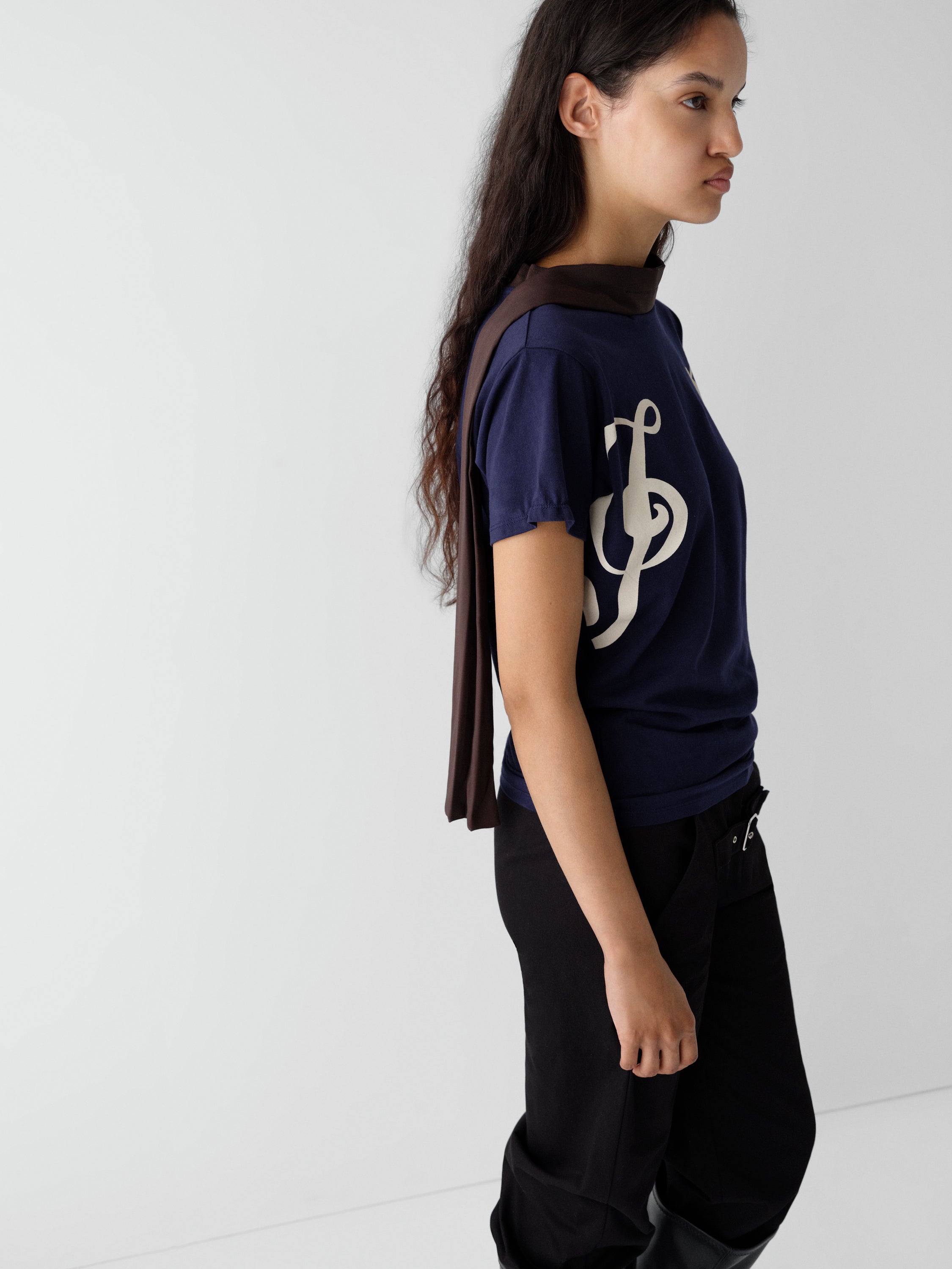 Navy graphic t-shirt for women with scarf detail – Gimaguas