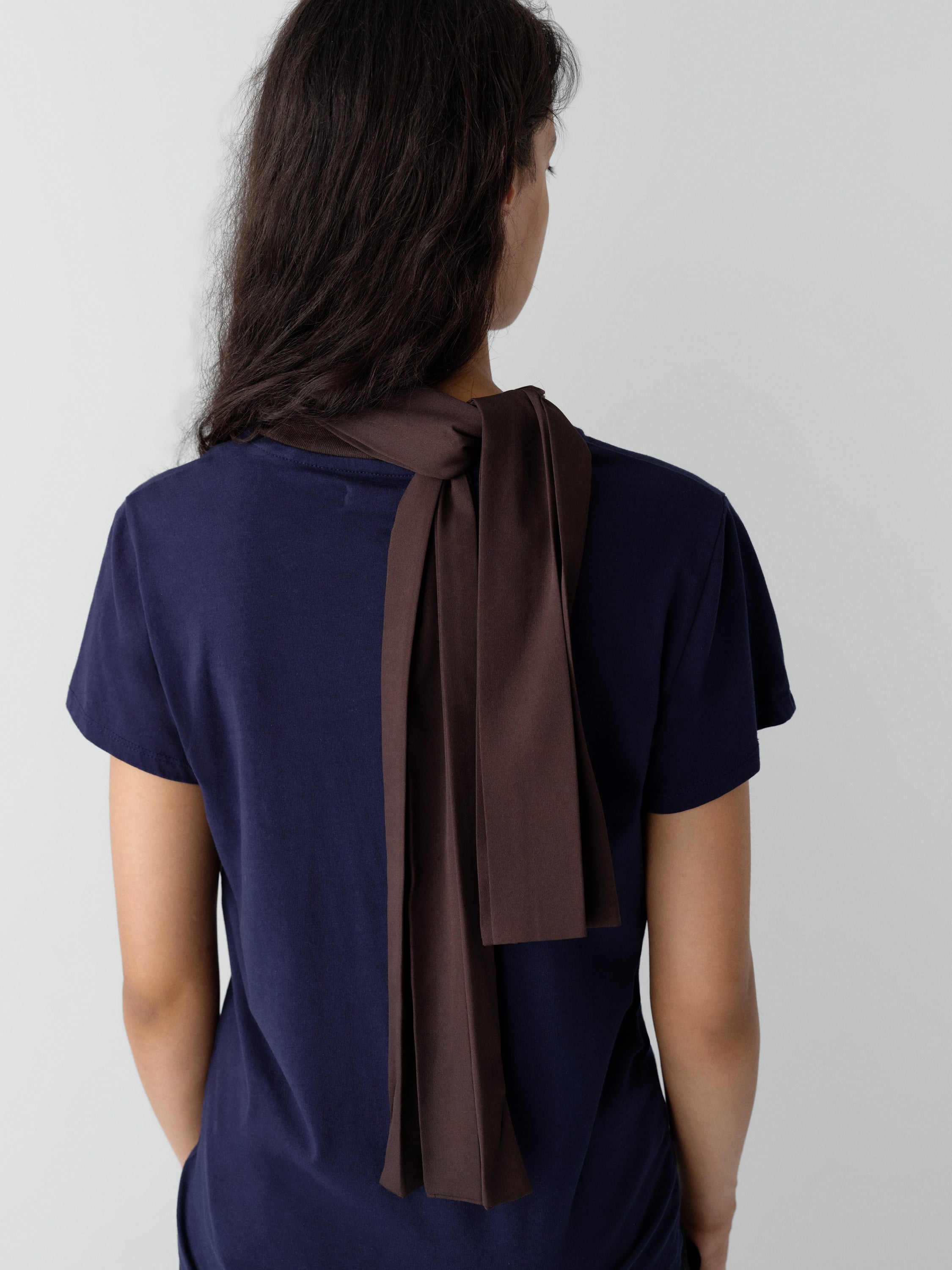 Navy graphic t-shirt for women with scarf detail – Gimaguas
