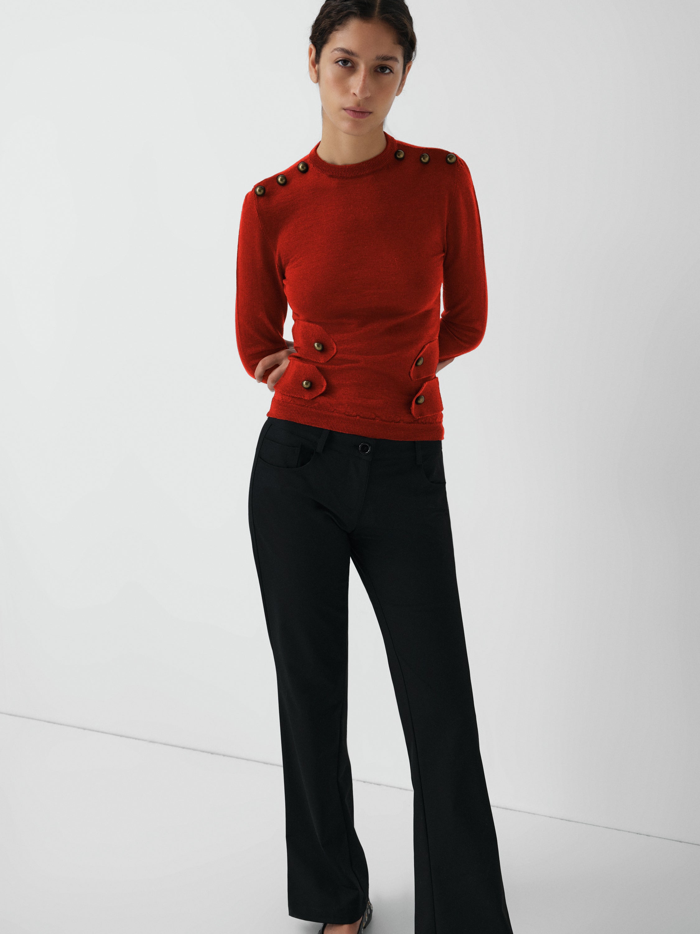 Red knitted jumper for women with gold buttons – Gimaguas