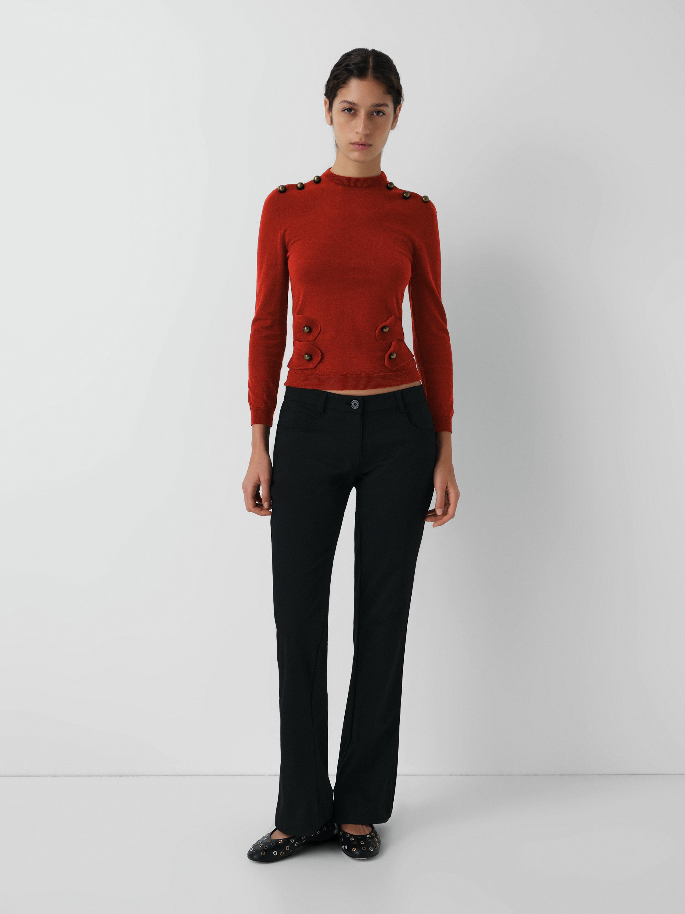 Red knitted jumper for women with gold buttons – Gimaguas