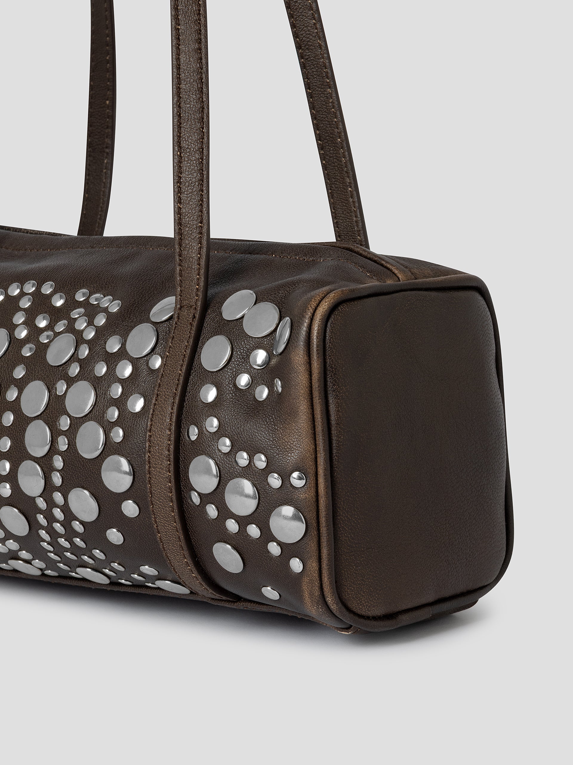 Women's faded brown shoulder bag with silver studs – Gimaguas