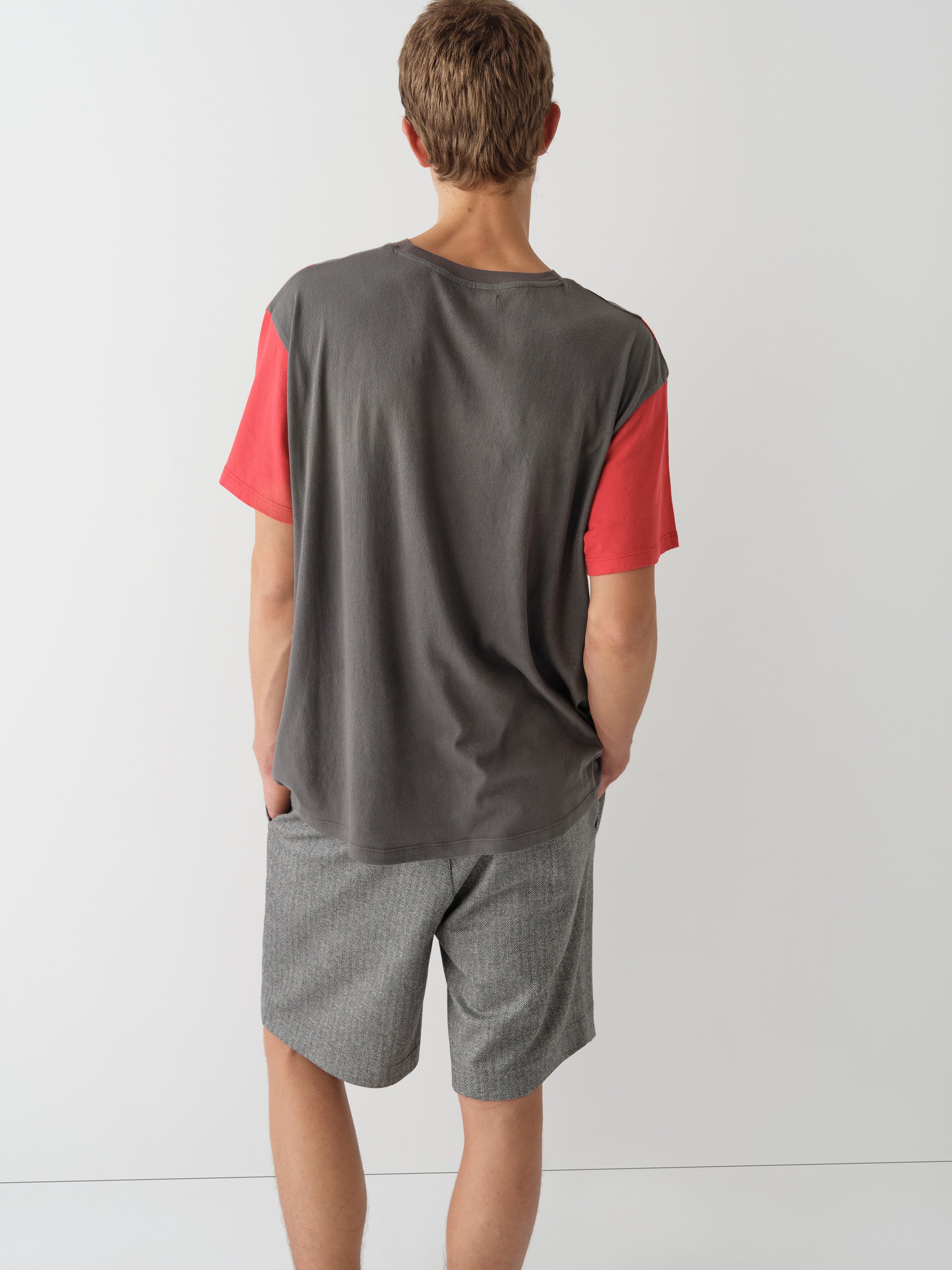 Unisex grey and red oversized t-shirt with contrast panels – Gimaguas